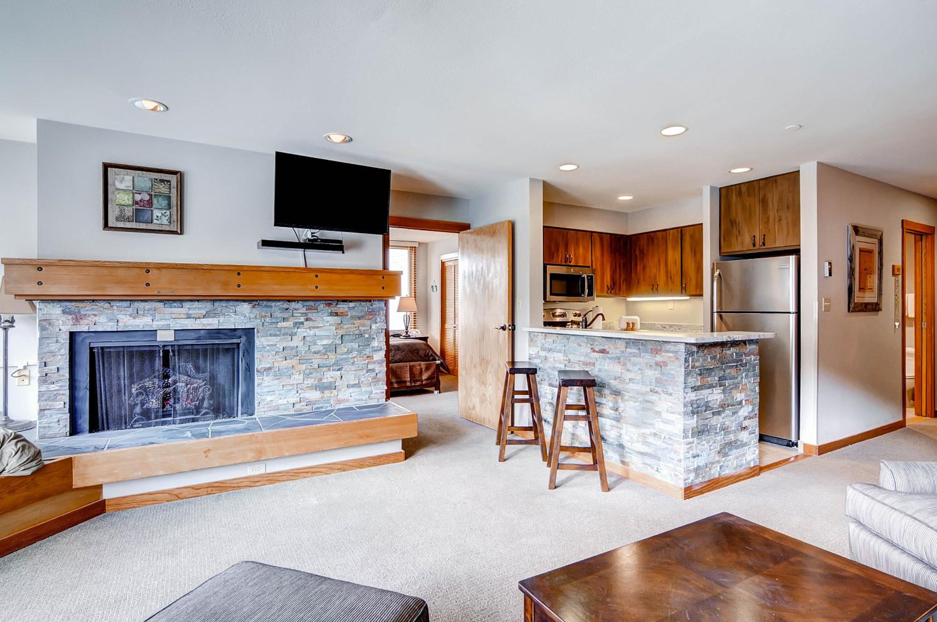 One-Bedroom Apartment - Photo 6