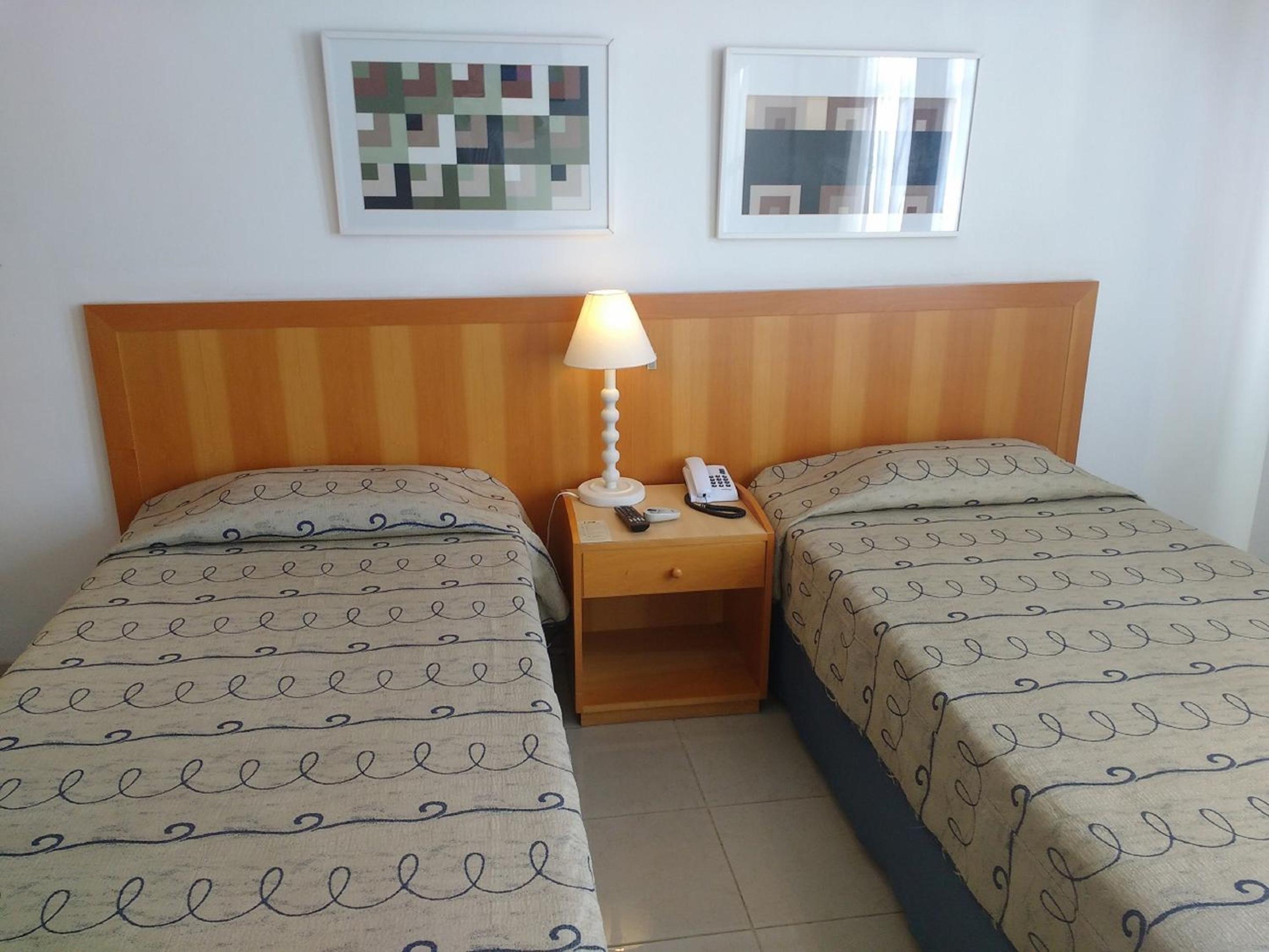 Standard Twin Room - Photo 4