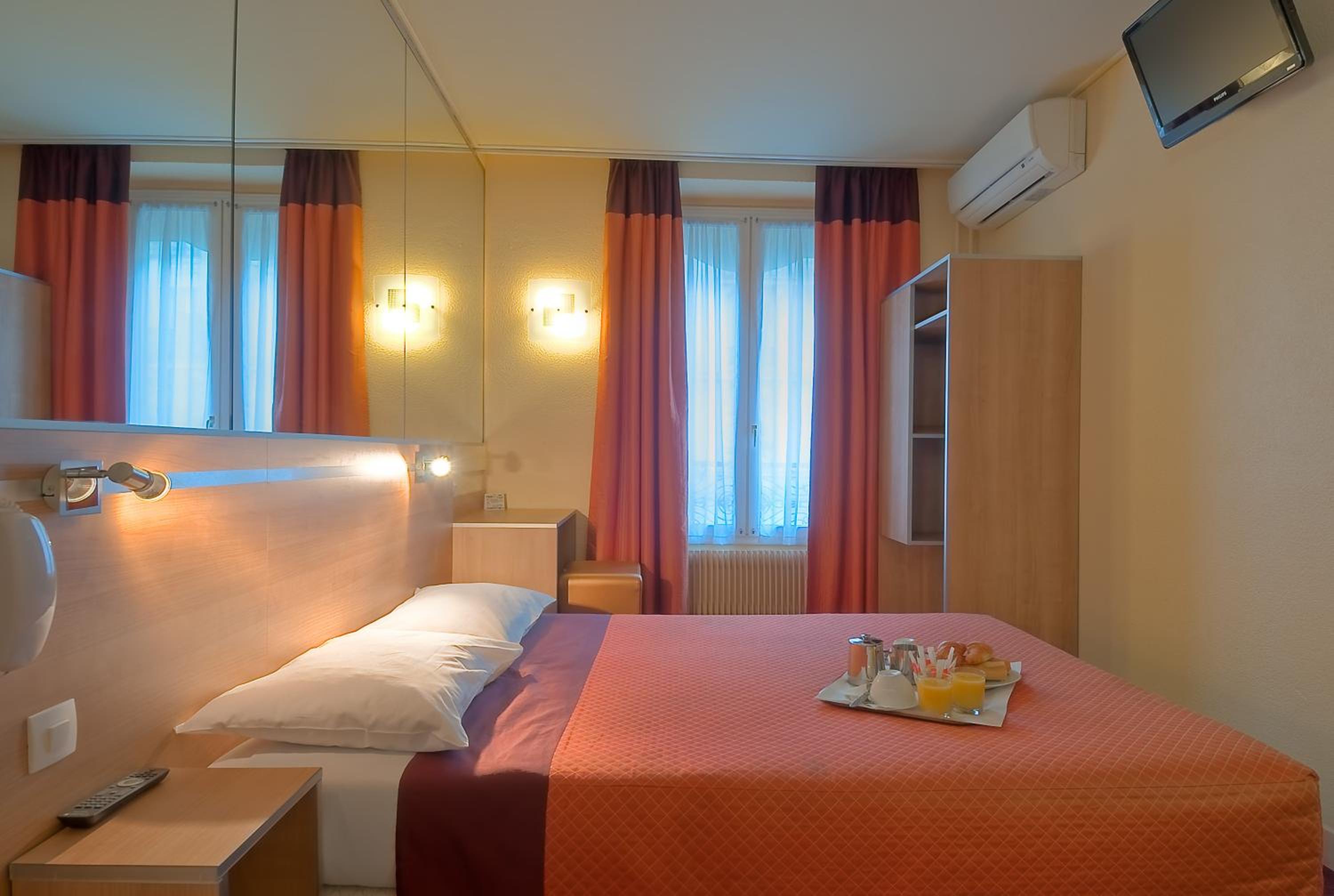 Single Room thumbnail 5