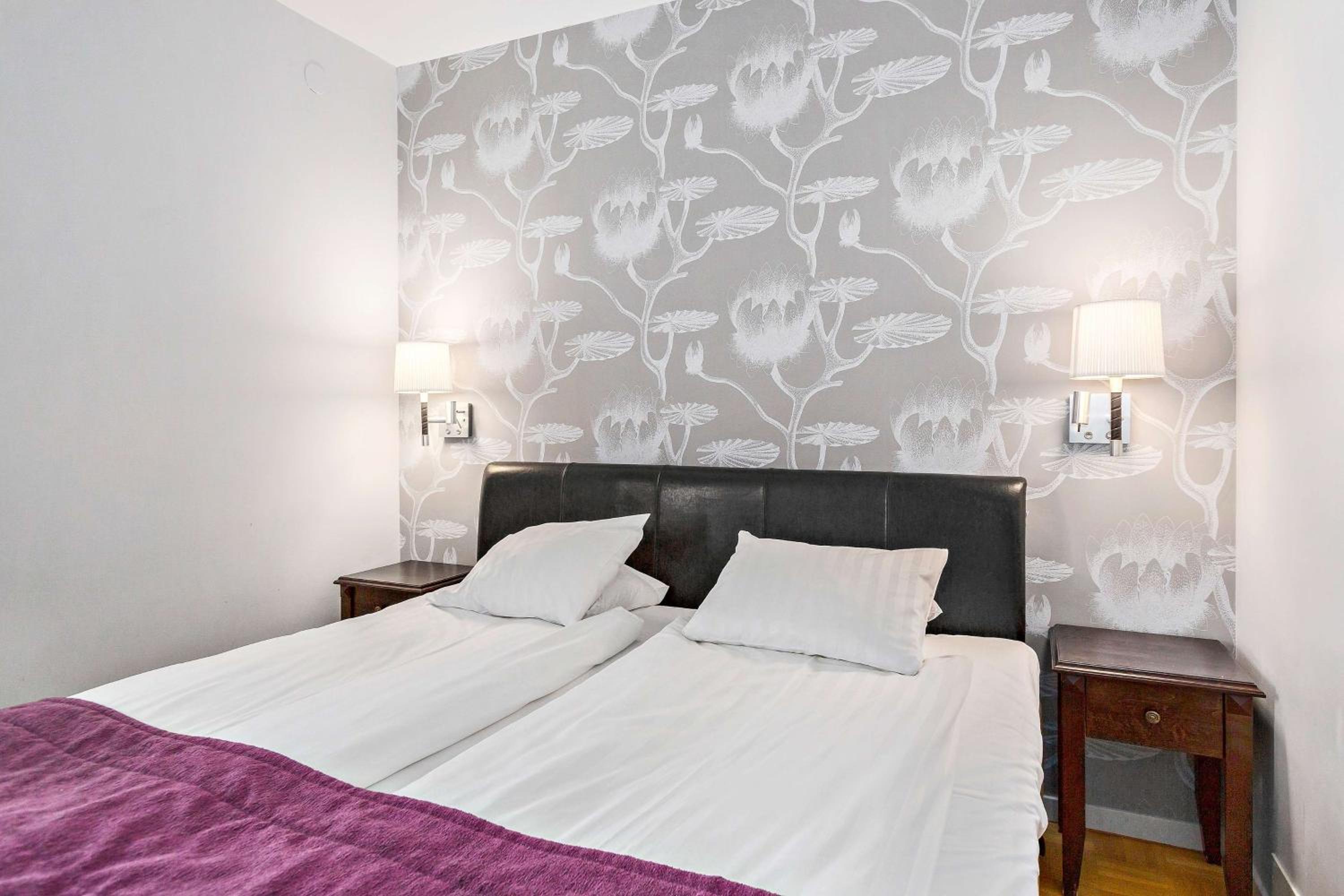 Standard King Room - Photo 3