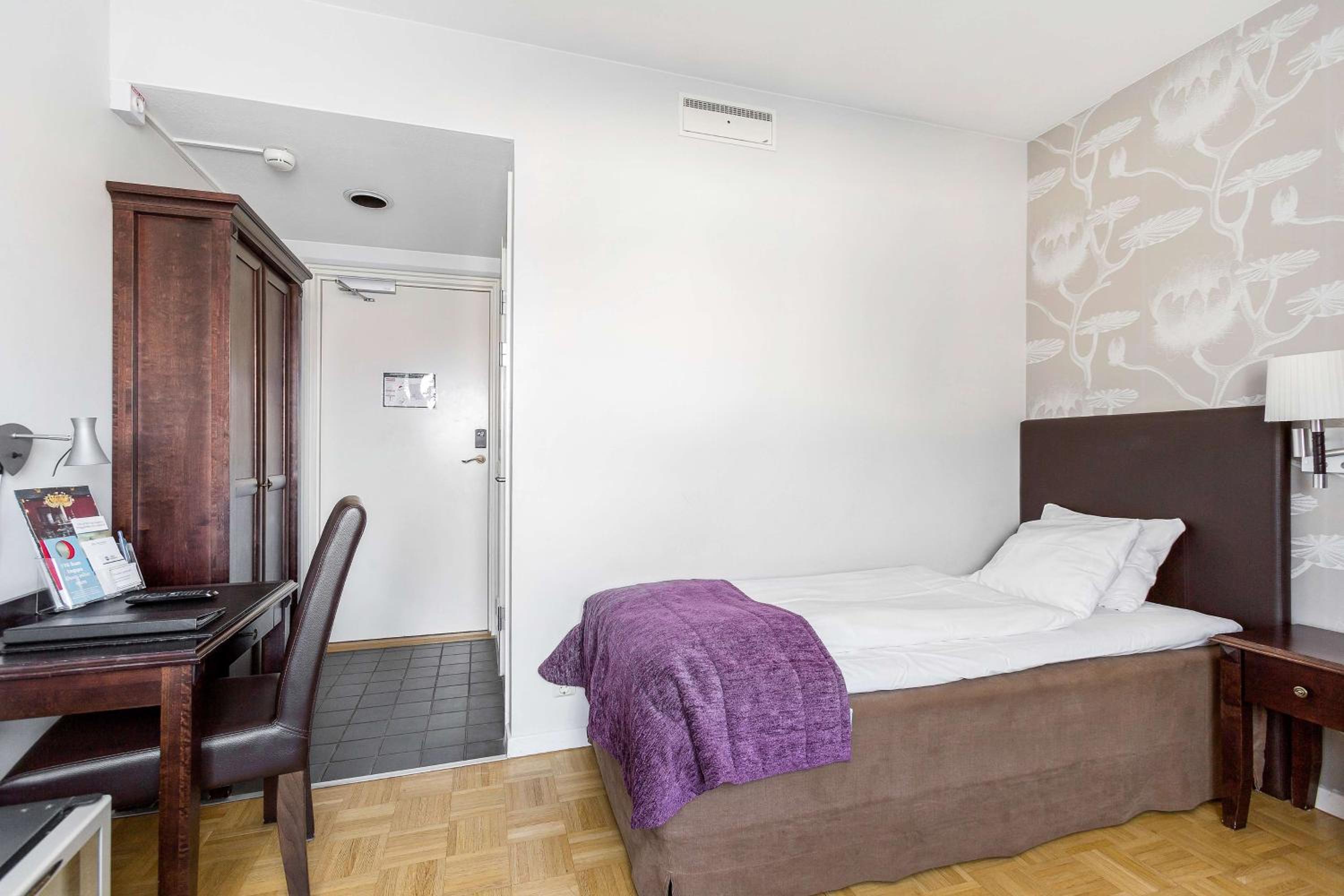 Twin Room - Photo 3