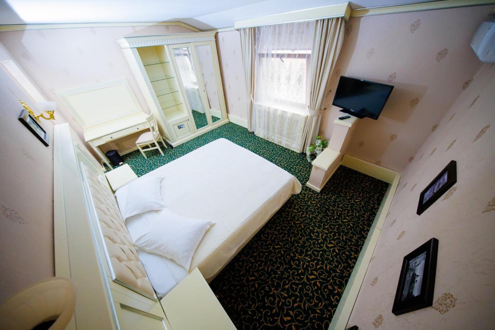 Budget Double Room - Photo 2