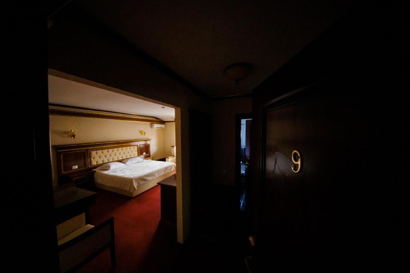 Deluxe Room (2 Adults + 1 Child) - Photo 6