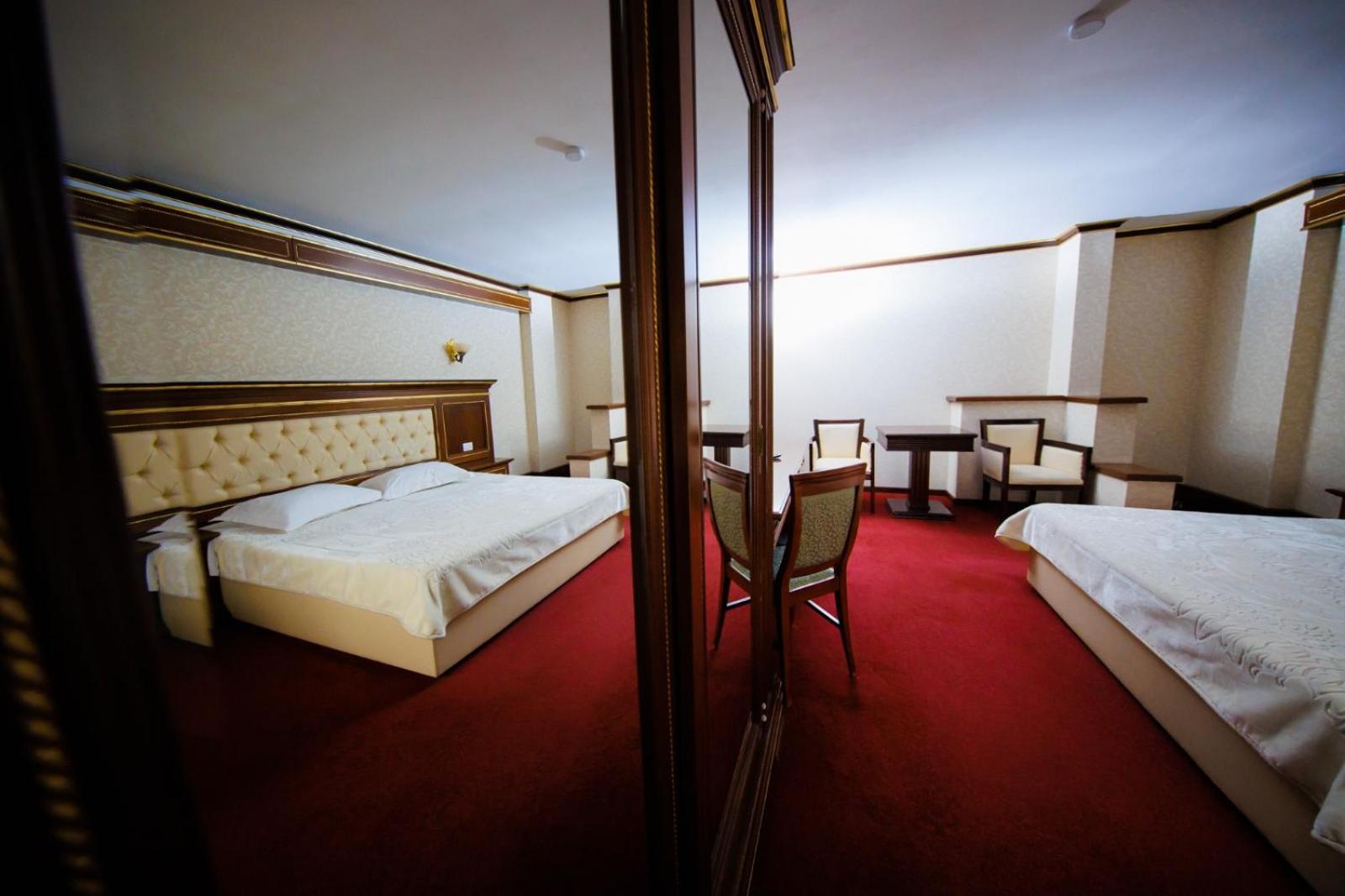 Deluxe Room (2 Adults + 1 Child) - Photo 8