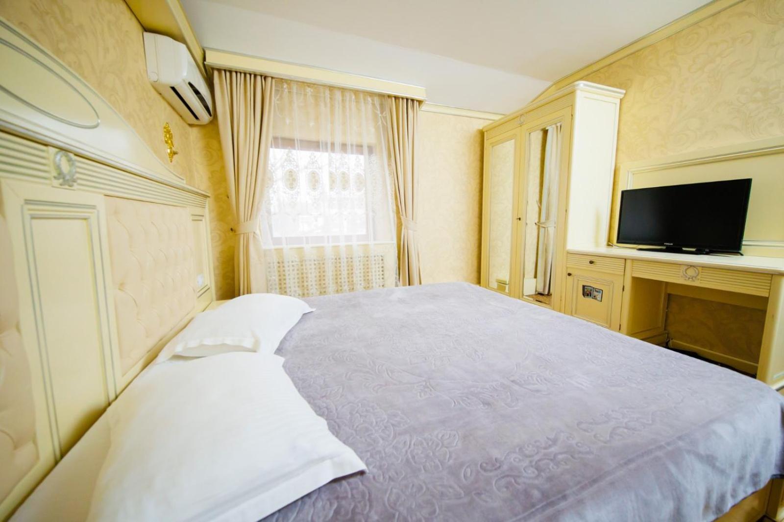 Budget Double Room - Photo 5