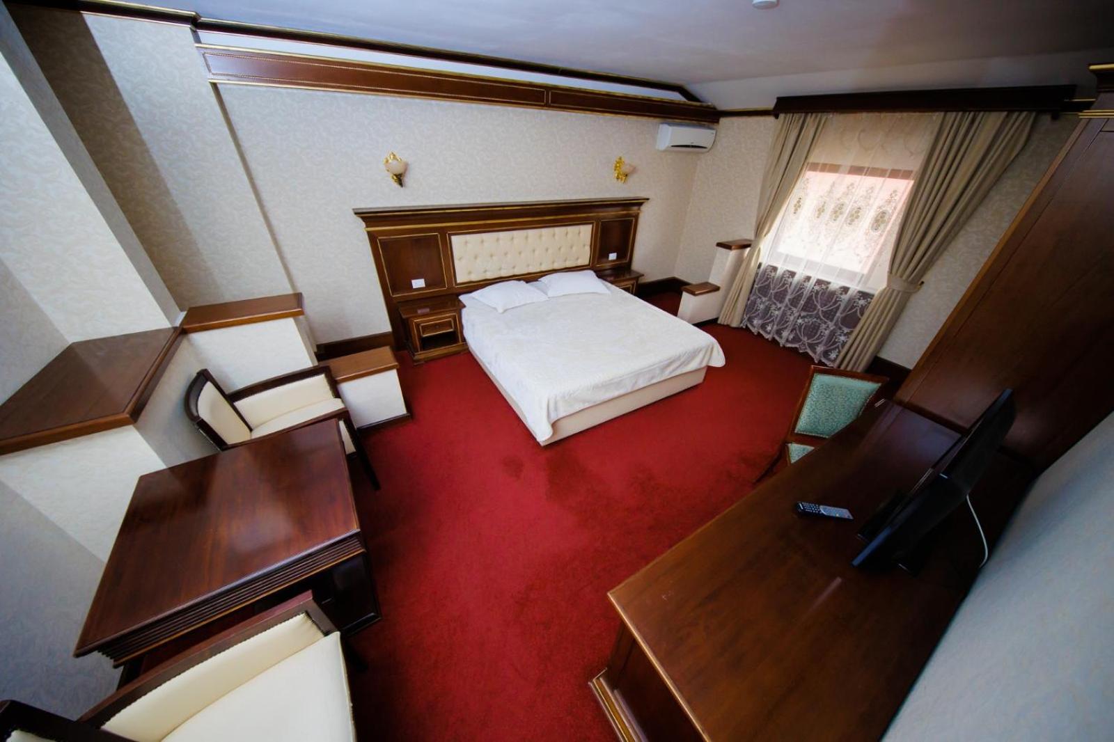 Deluxe Room (2 Adults + 1 Child) - Photo 16