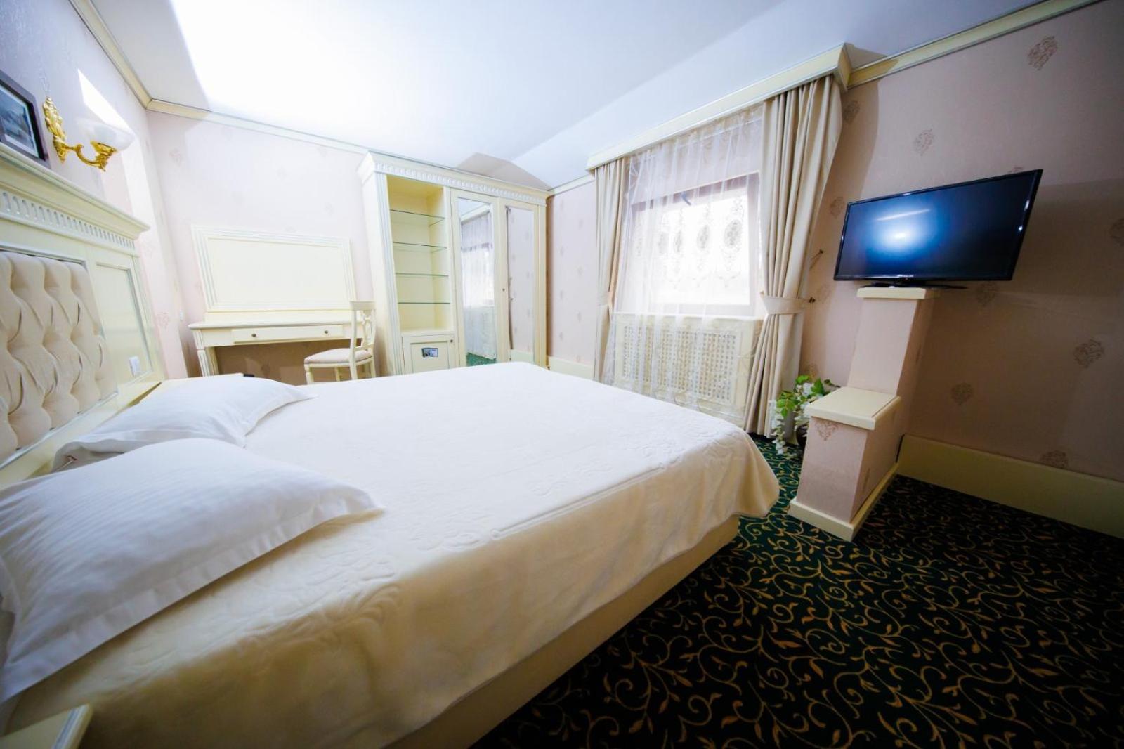 Budget Double Room - Photo 6