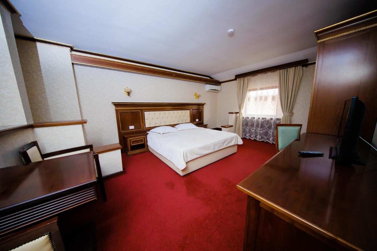 Deluxe Room (2 Adults + 1 Child) - Photo 17