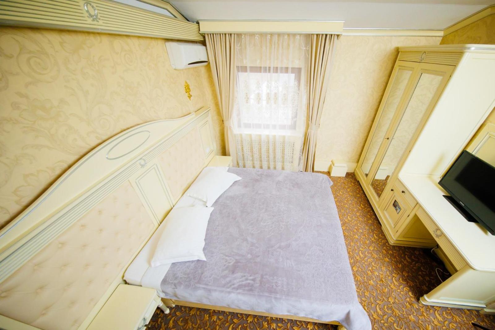 Budget Double Room - Photo 15