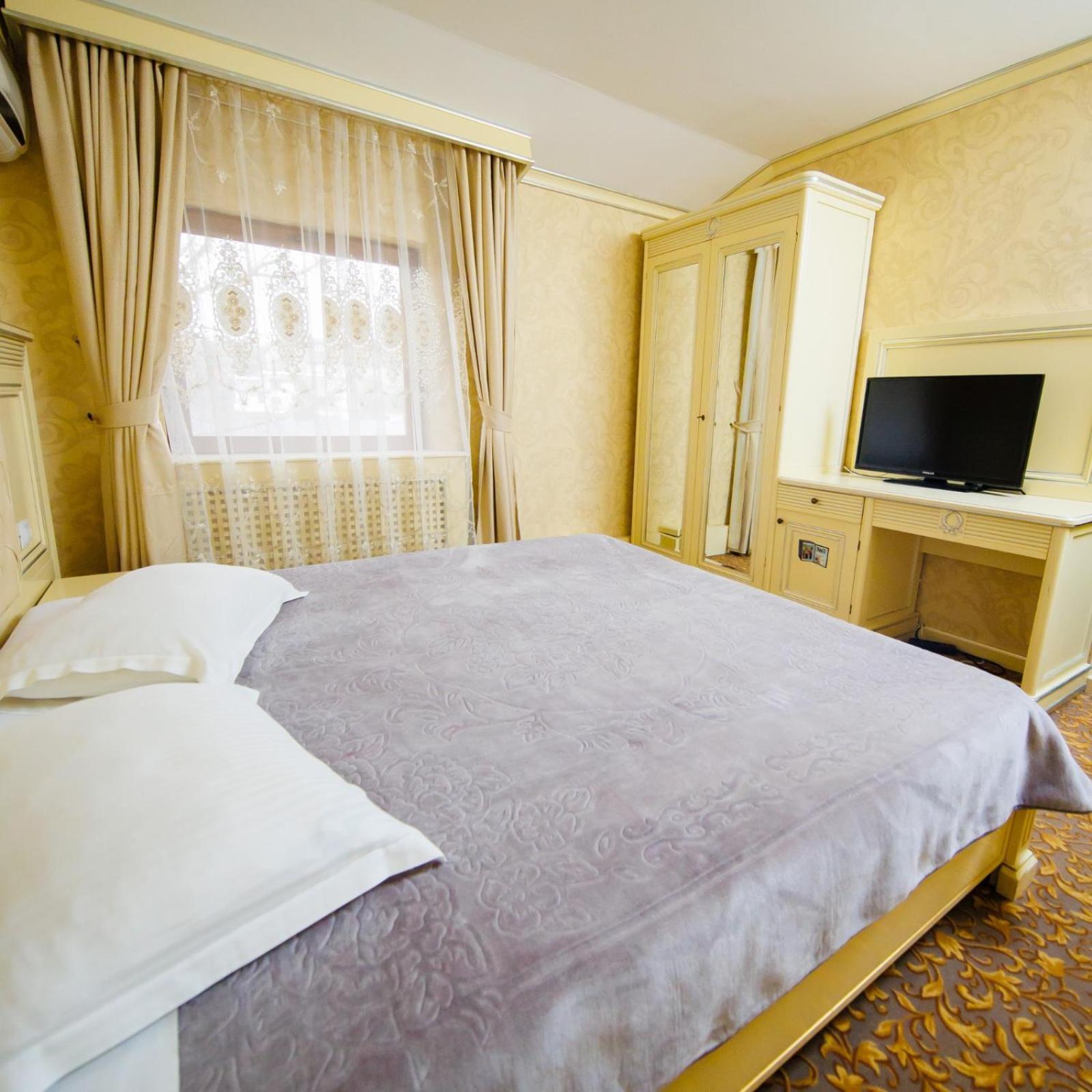 Budget Double Room - Photo 14