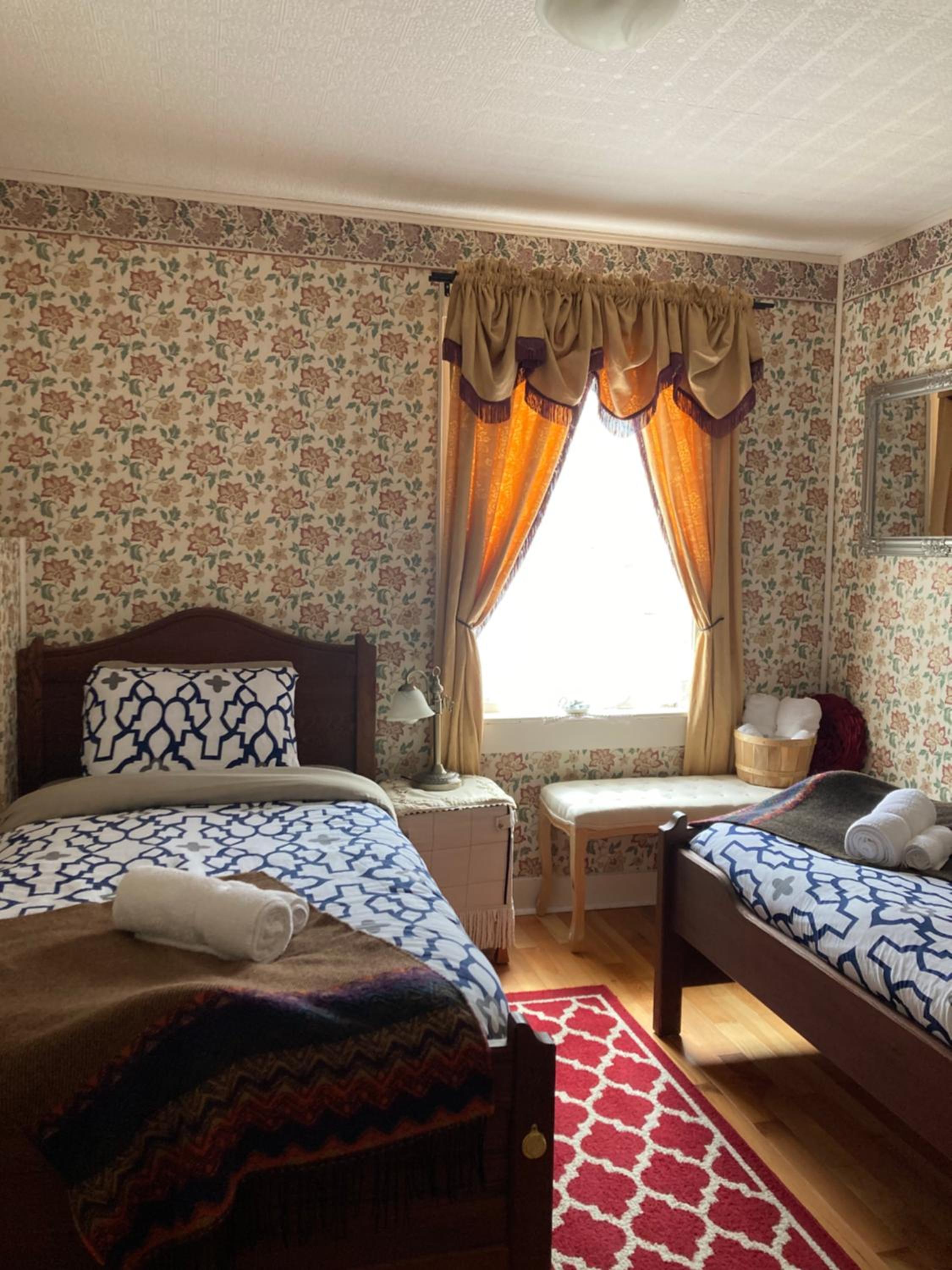 Twin Room with Shared Bathroom photo 1