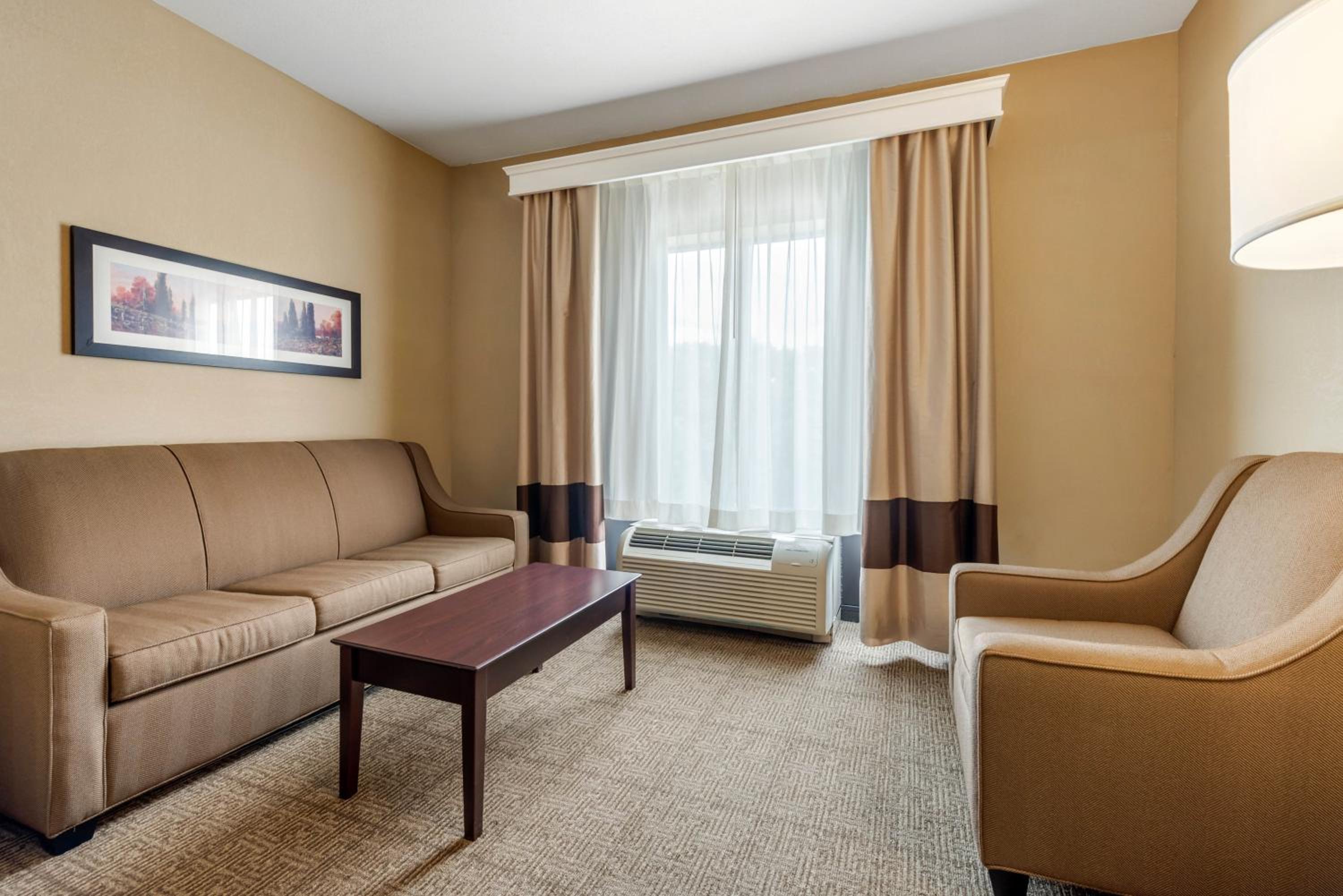 Queen Suite with Two Queen Beds - Non-Smoking - Photo 4