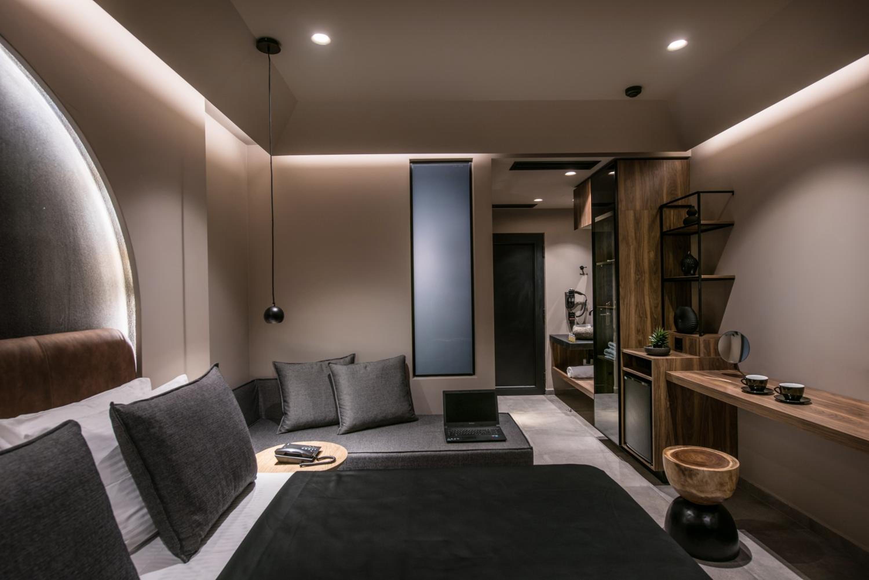 Exclusive Junior Suite with Pool View photo 3