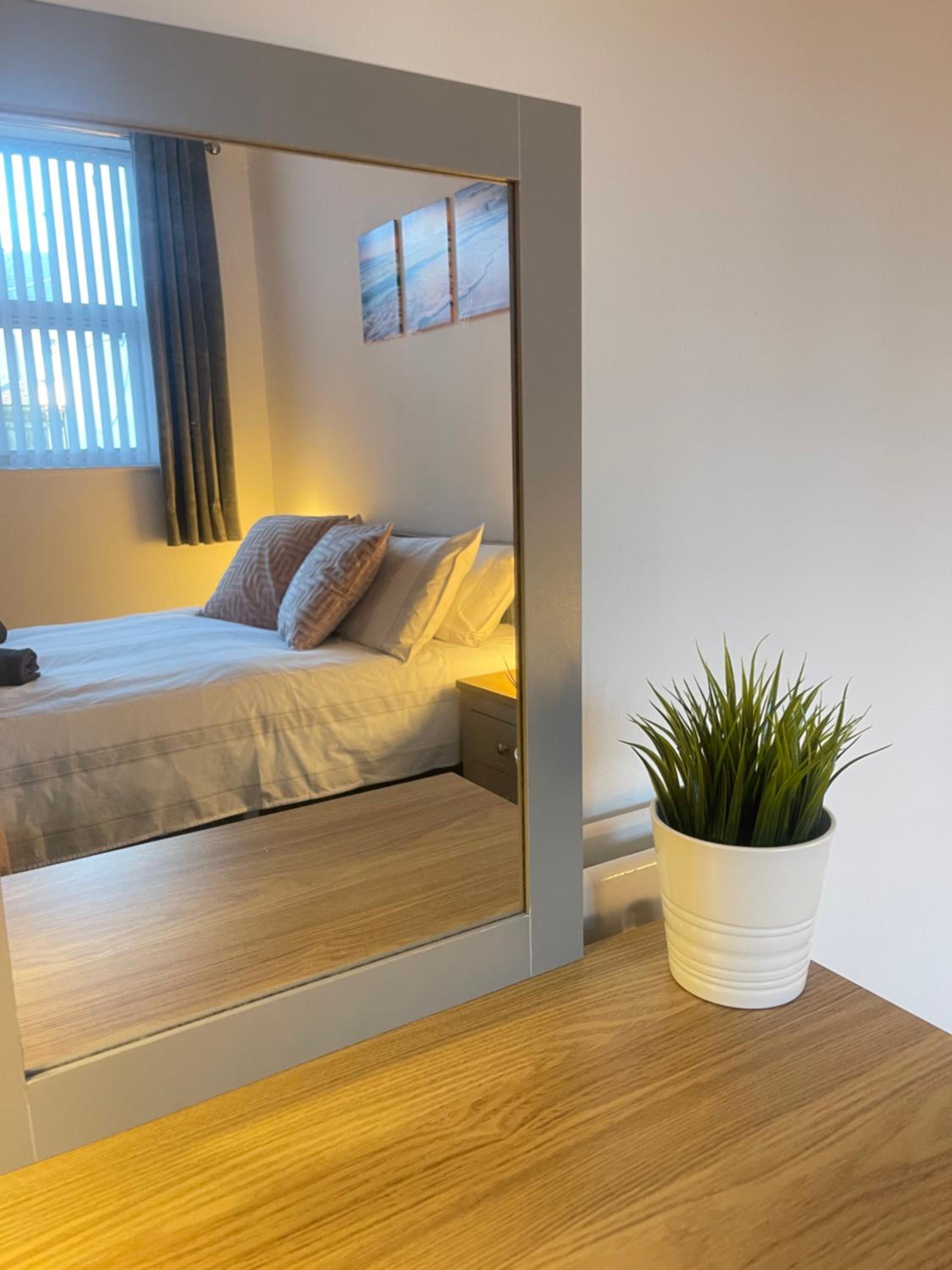 One-Bedroom Apartment photo 1