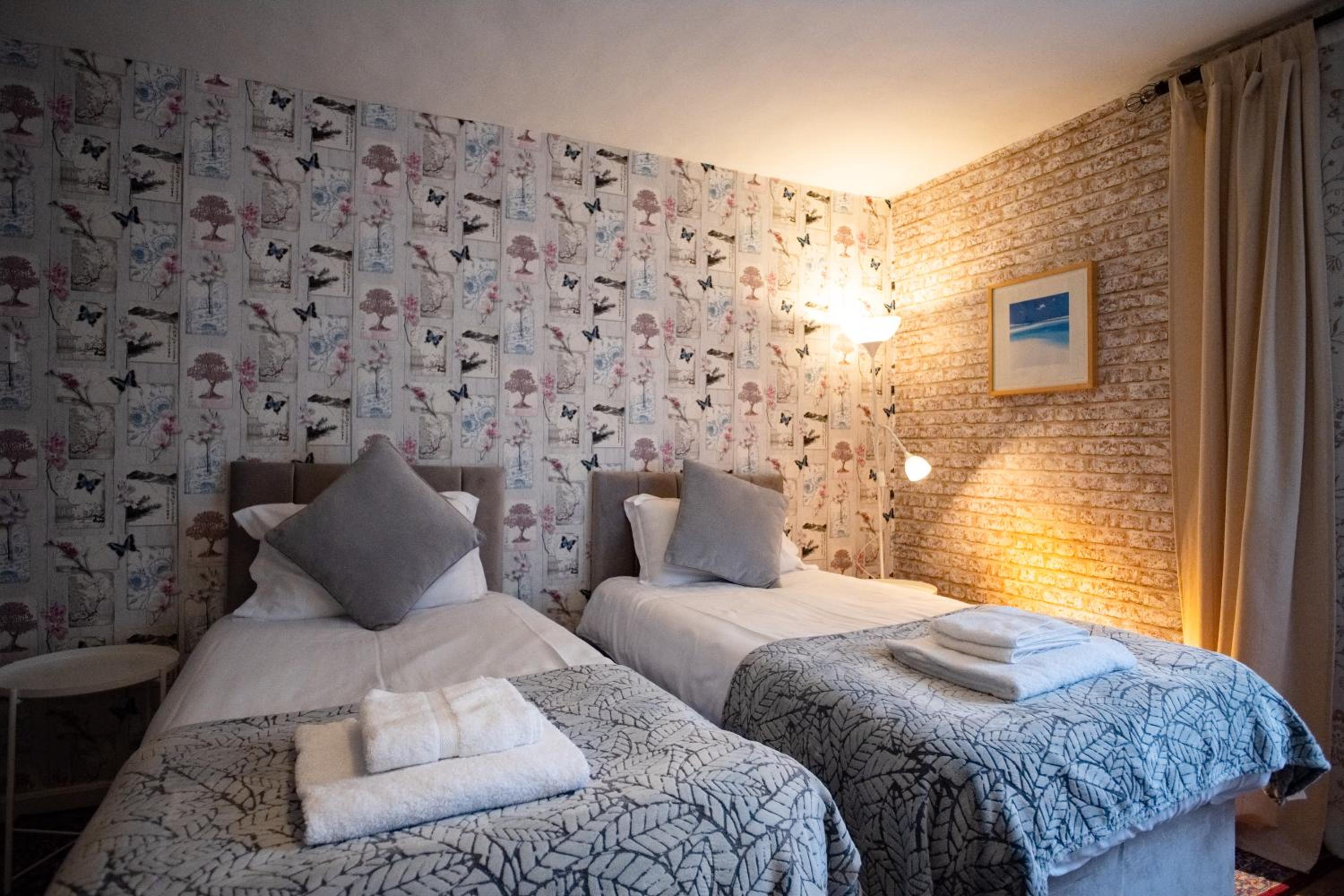 Twin Room with Shower