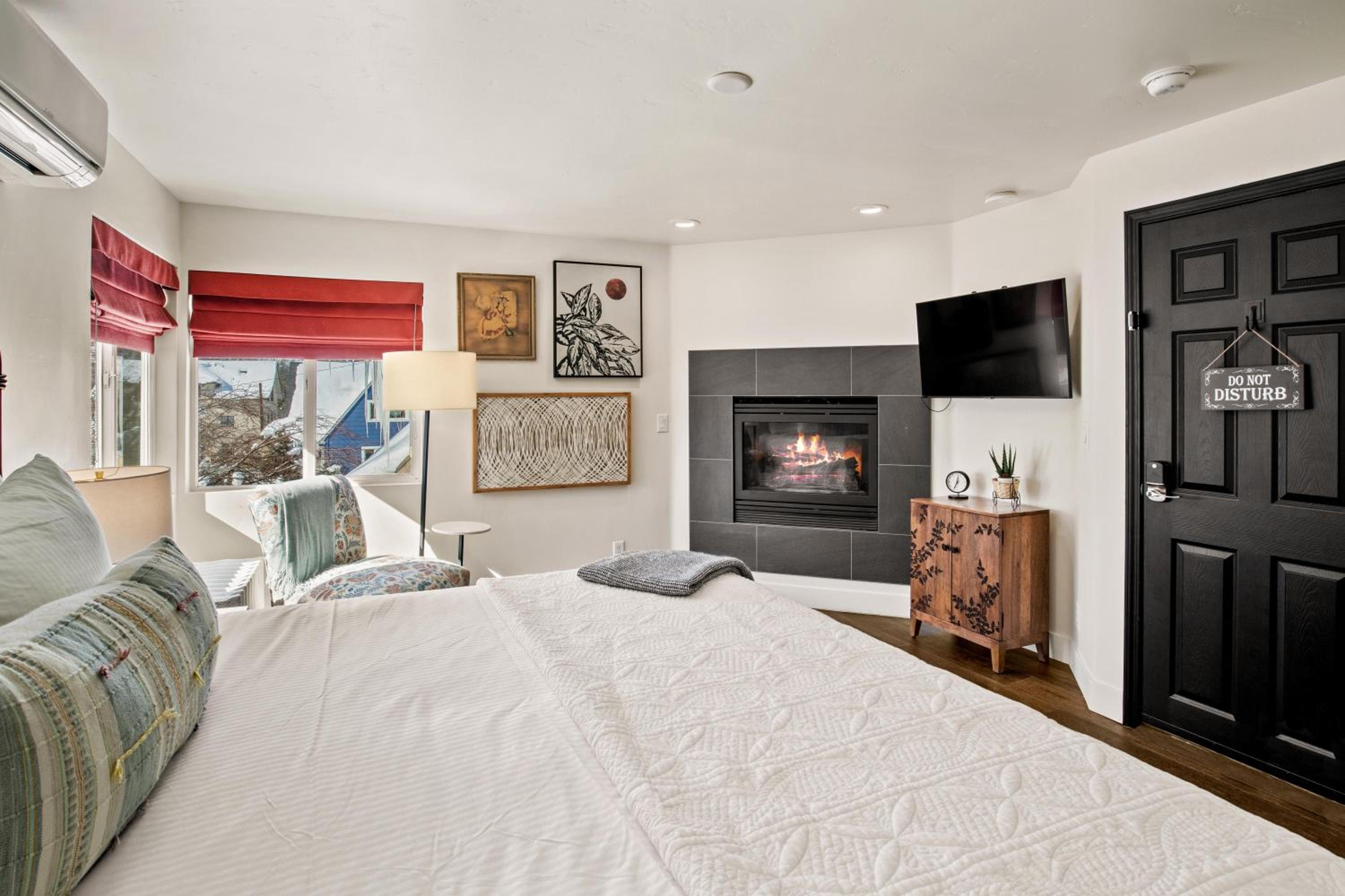 Standard King Room - Photo 3