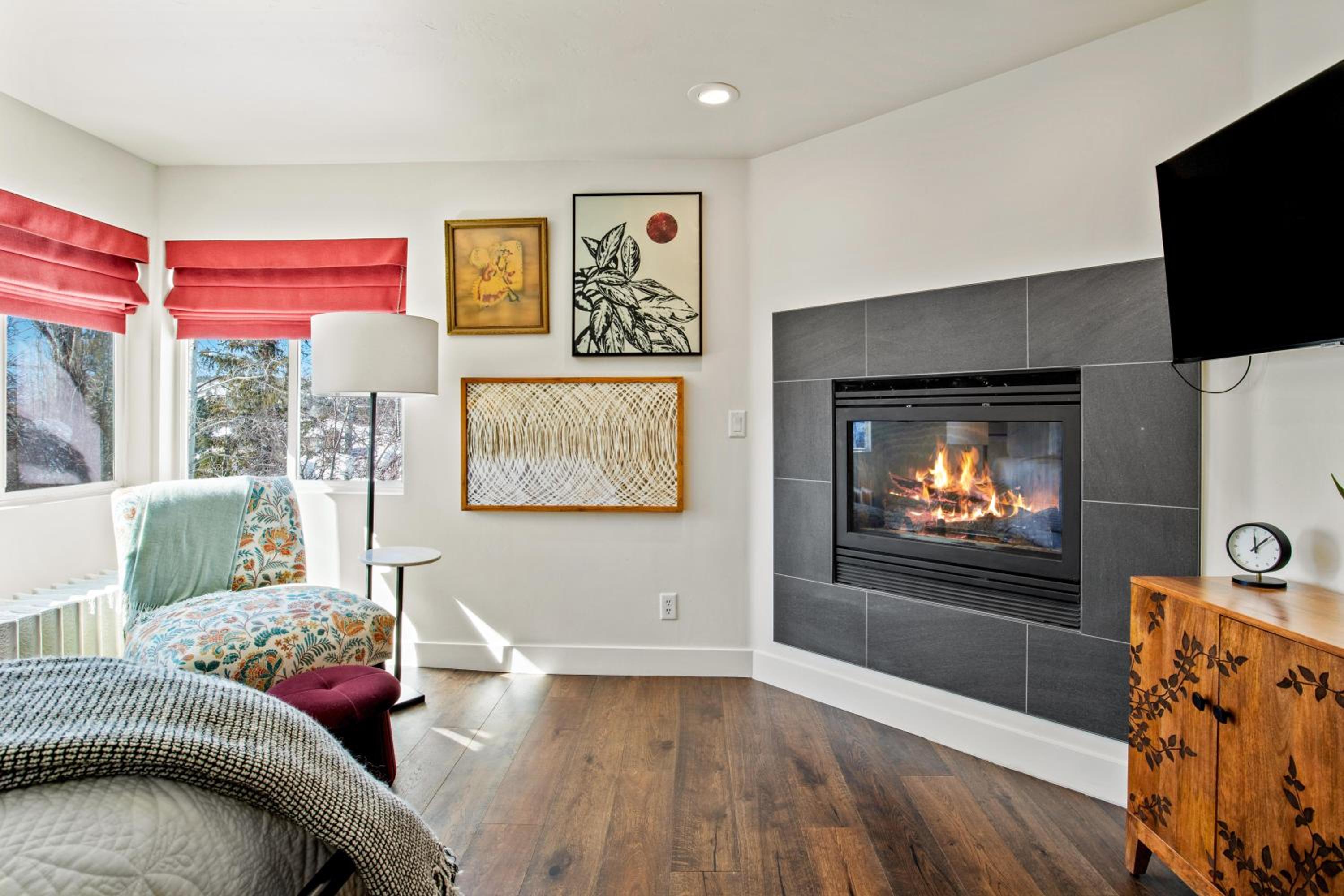 Standard King Room - Photo 5