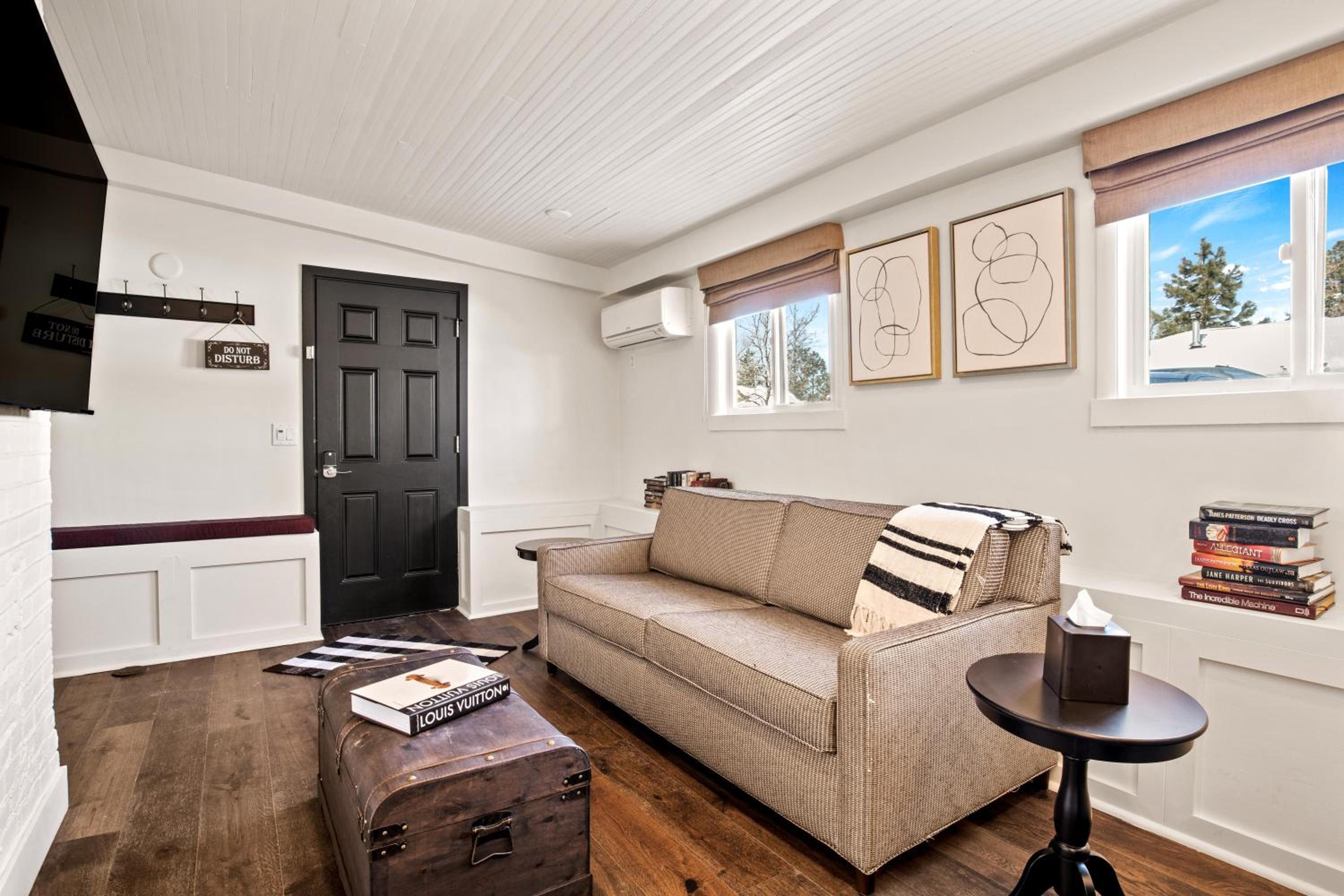Deluxe Suite - Photo 2