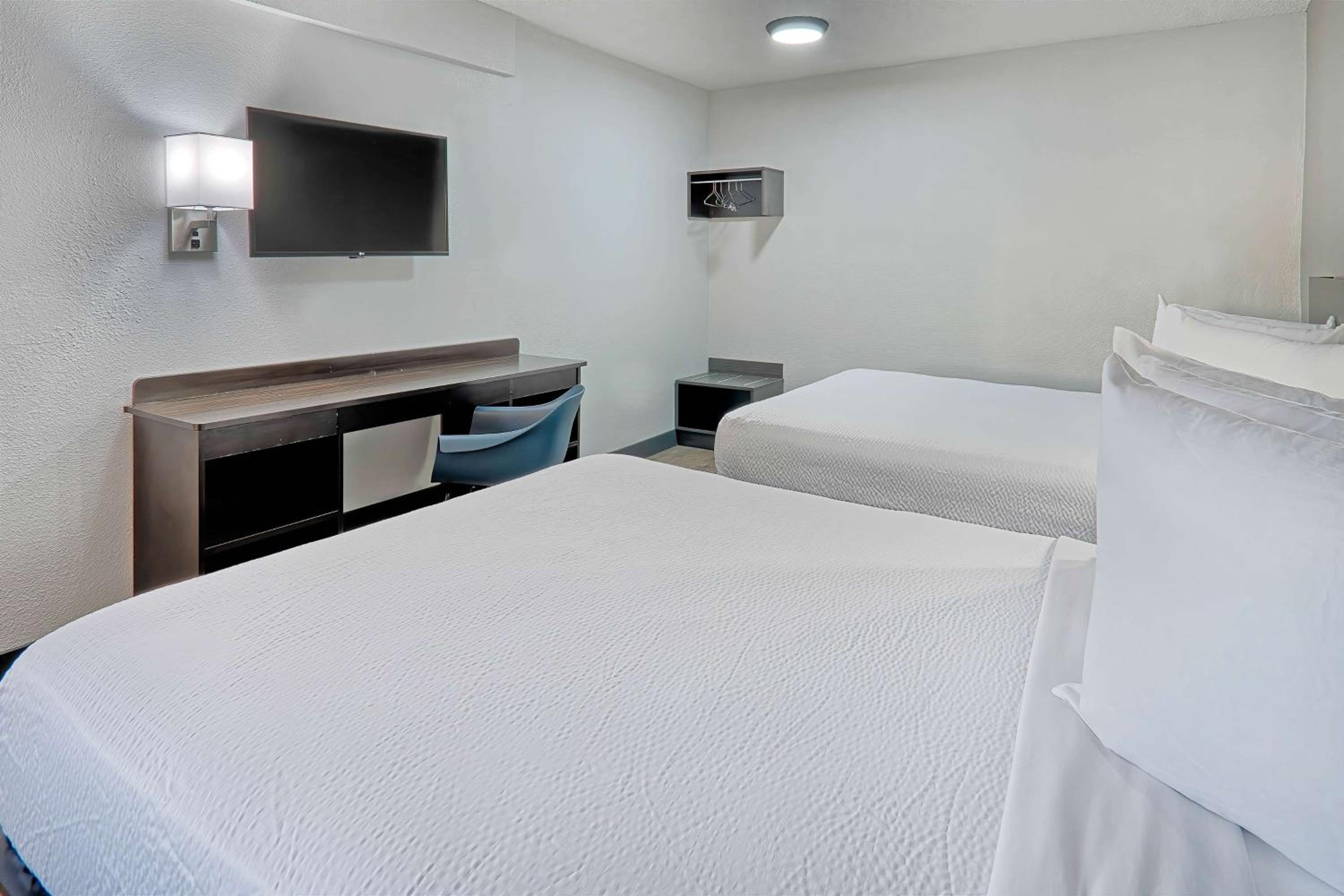 Quadruple Room - Disability Access - Roll in Shower