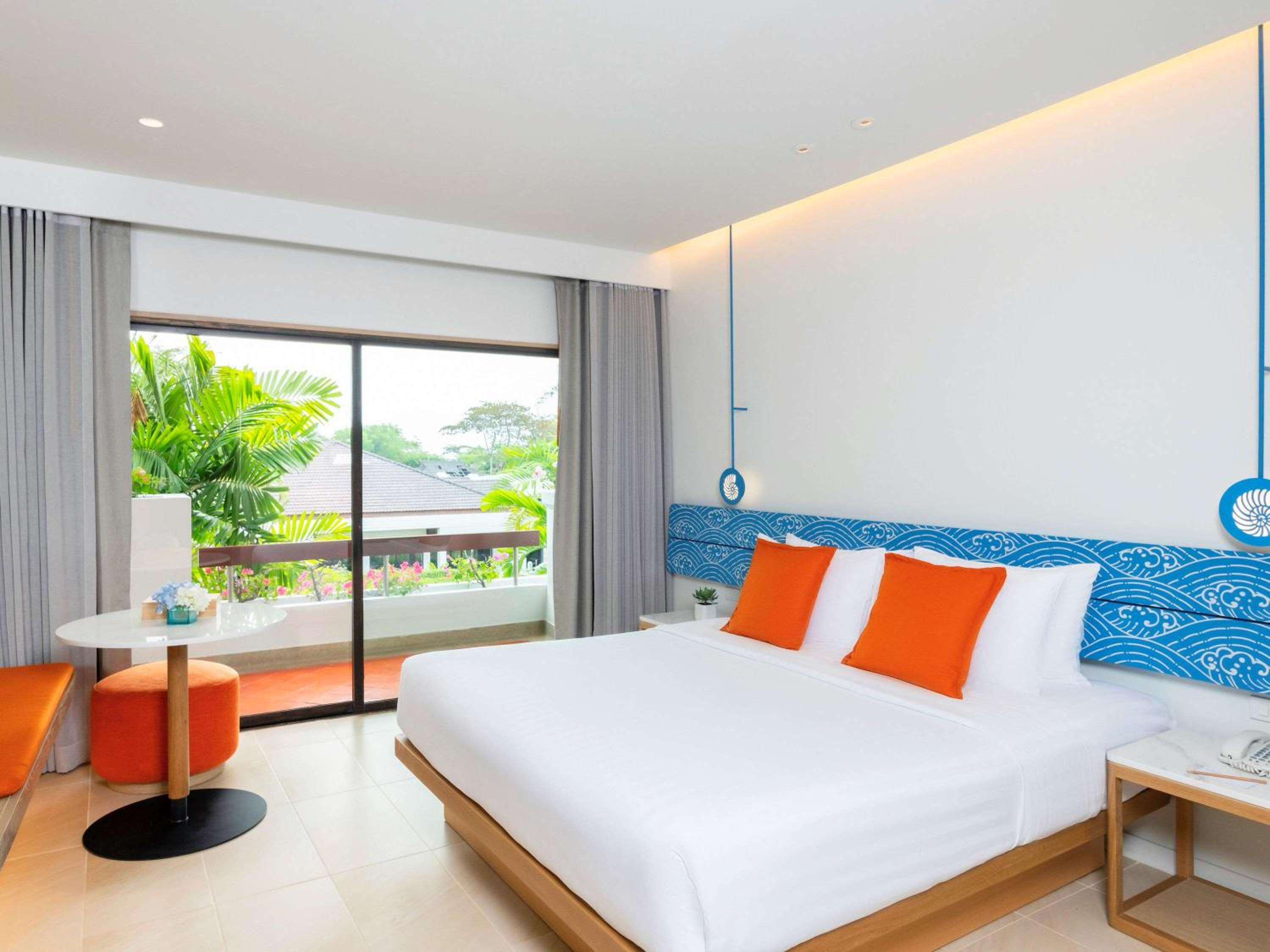 Premier King Room With Garden View - Photo 9
