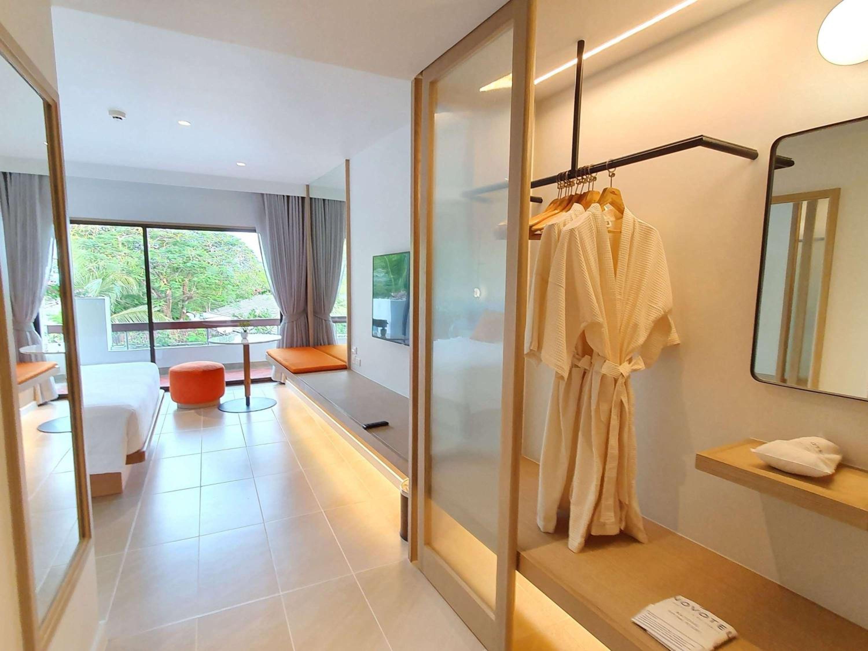 Premier King Room With Garden View - Photo 7