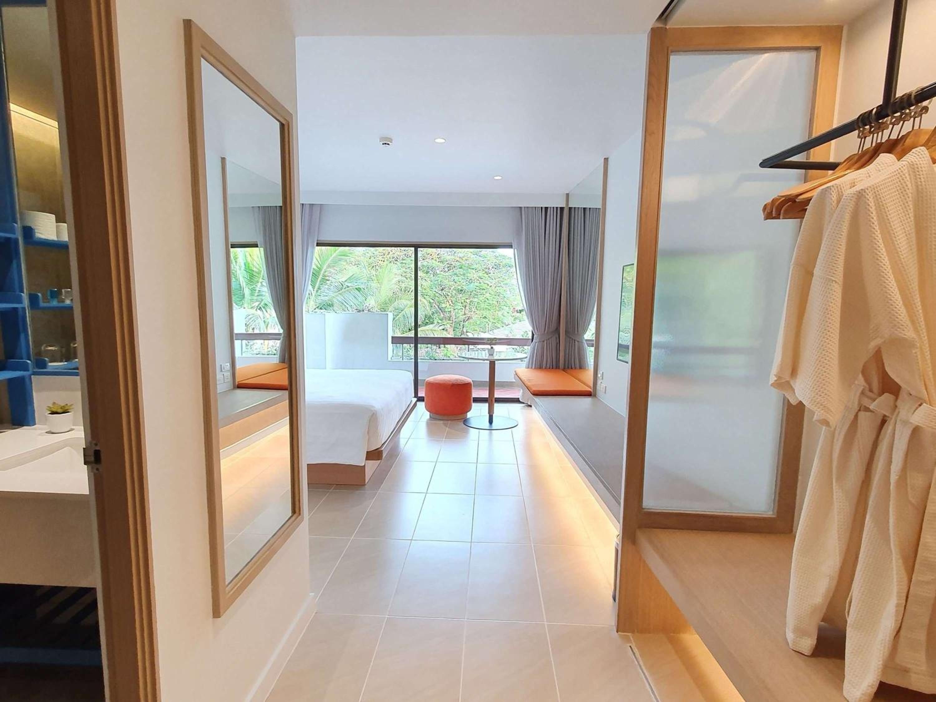 Premier Twin Room with Garden View - Photo 7