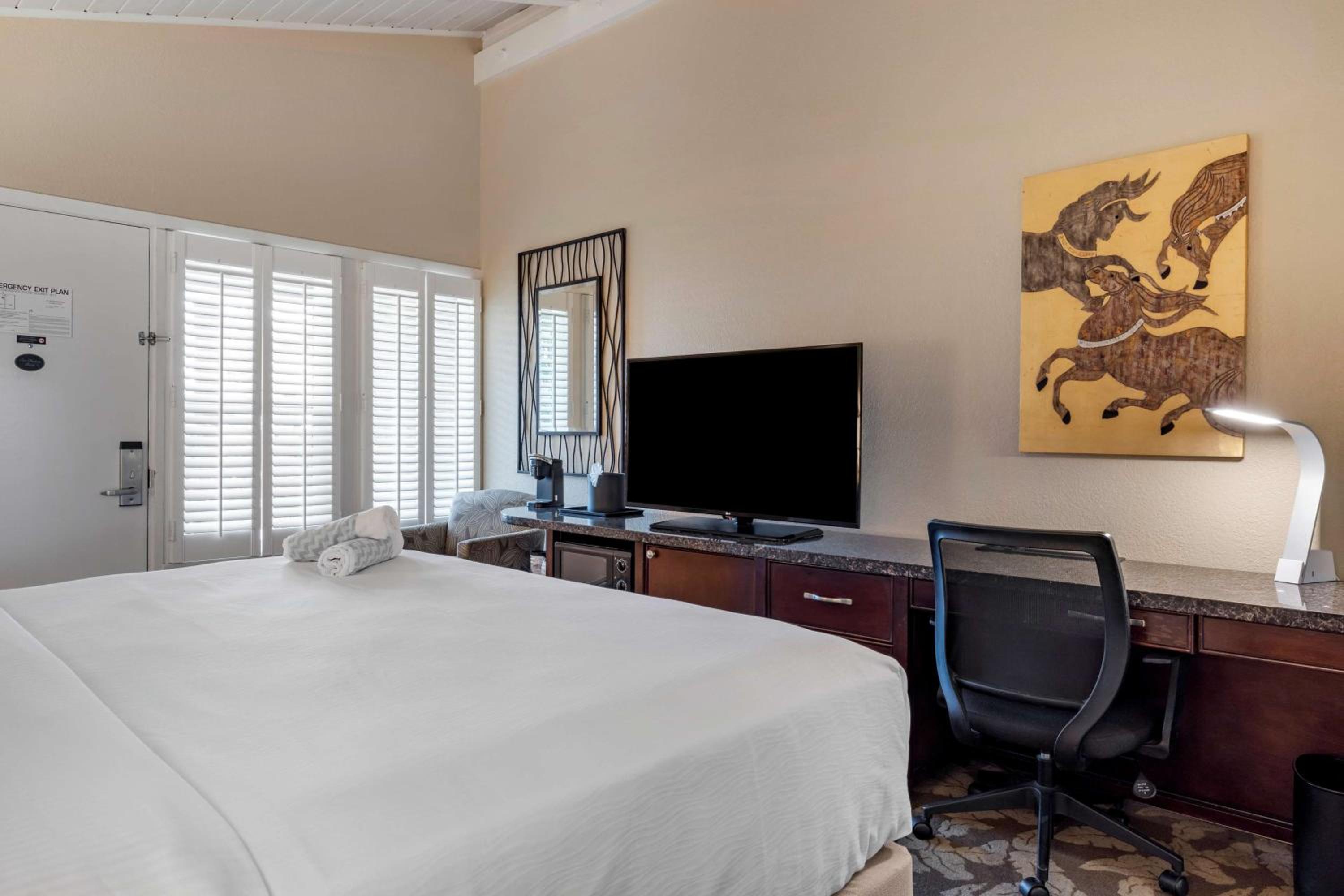 Standard King Room - Photo 2