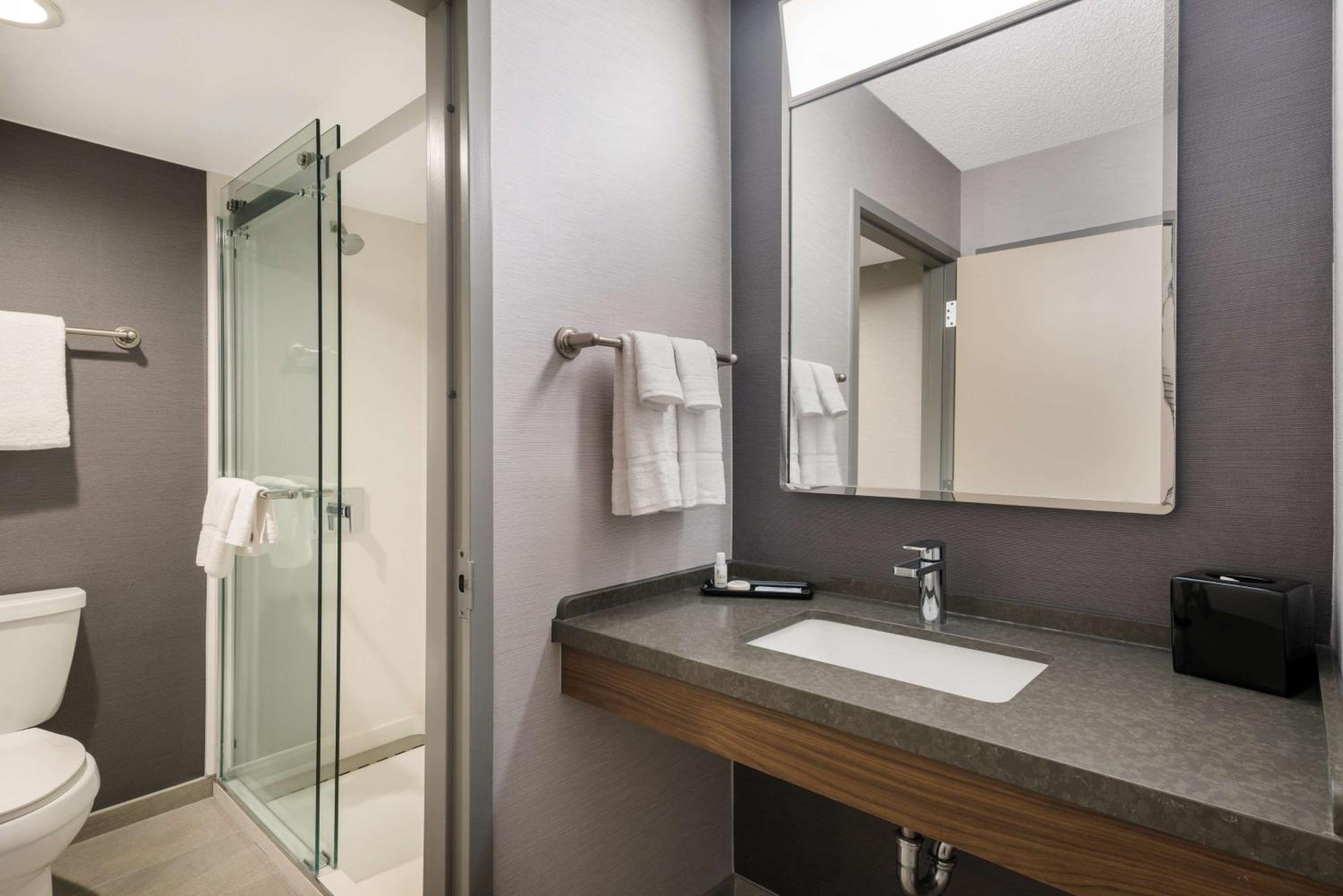 Guestroom Two Queens