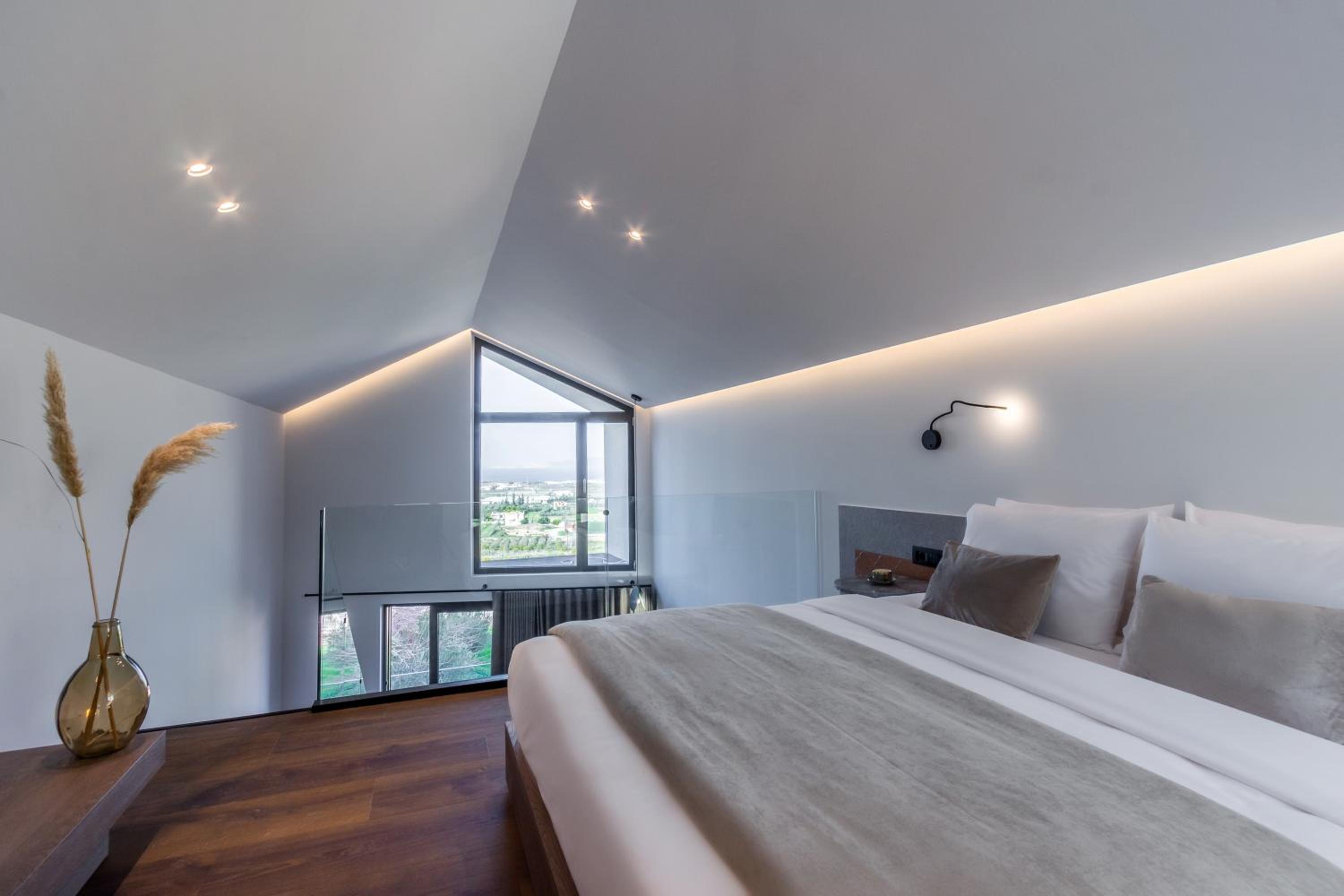 Superior Suite with Sea View - Photo 21