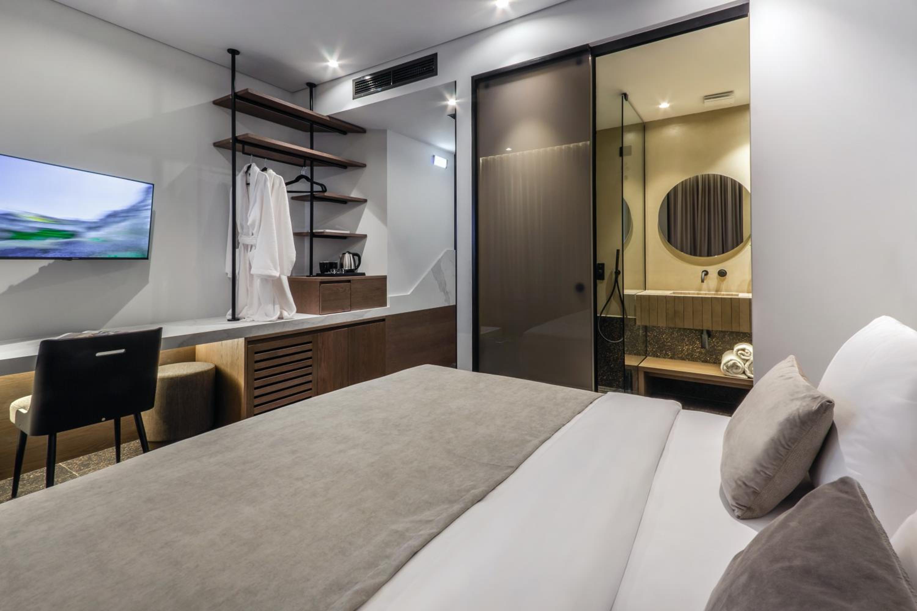 Superior King Room - Photo 1