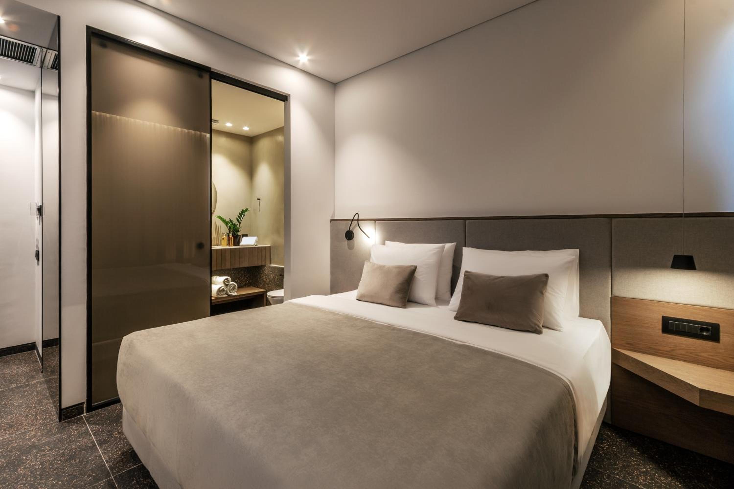 Superior King Room - Photo 4