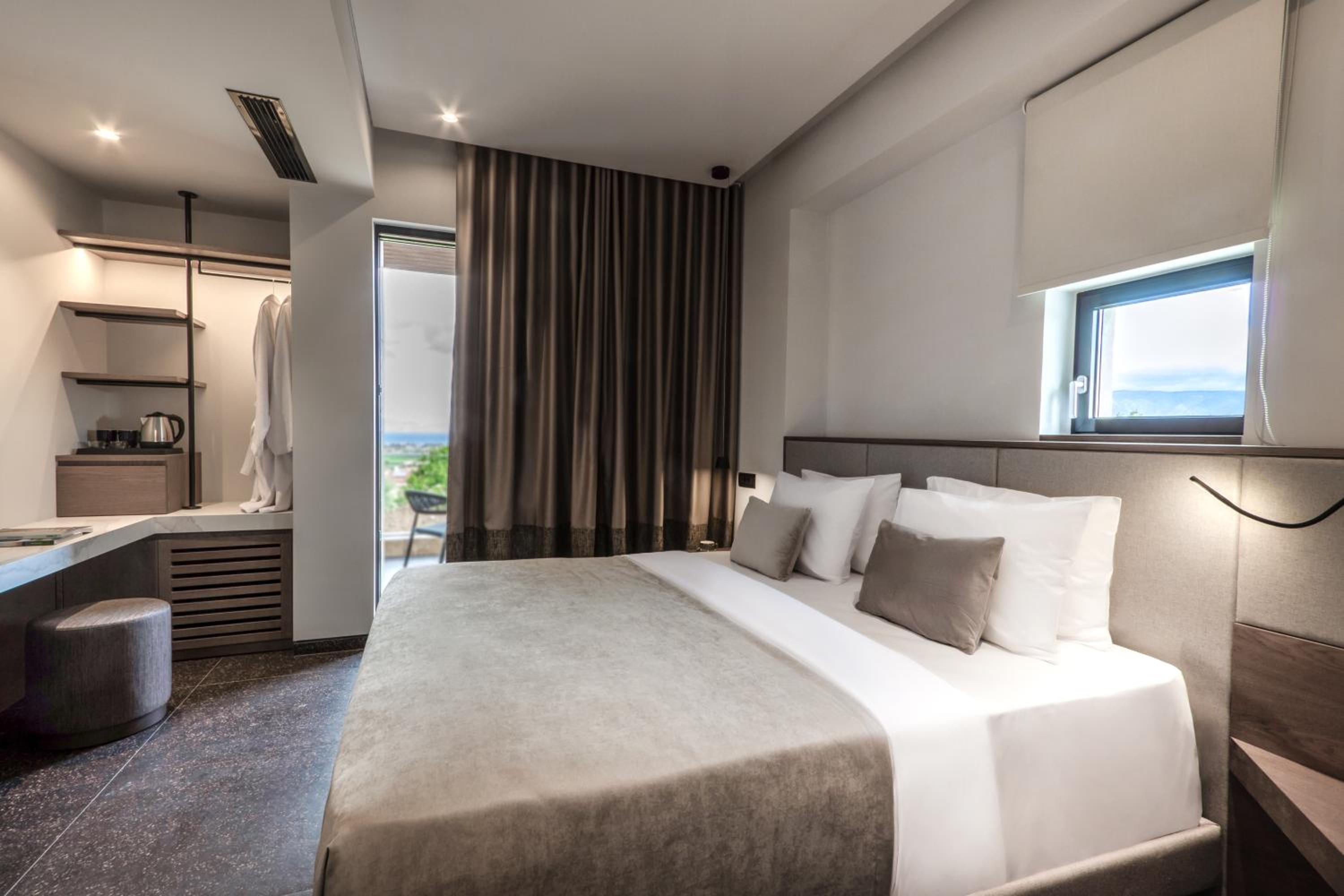 Deluxe Double or Twin Room with Sea View - Photo 1