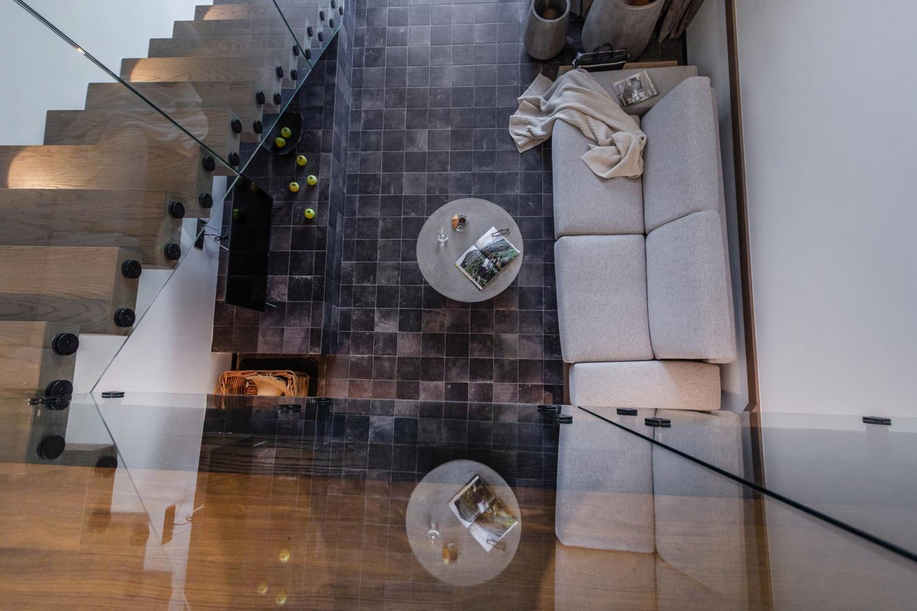 Superior Suite with Sea View - Photo 19