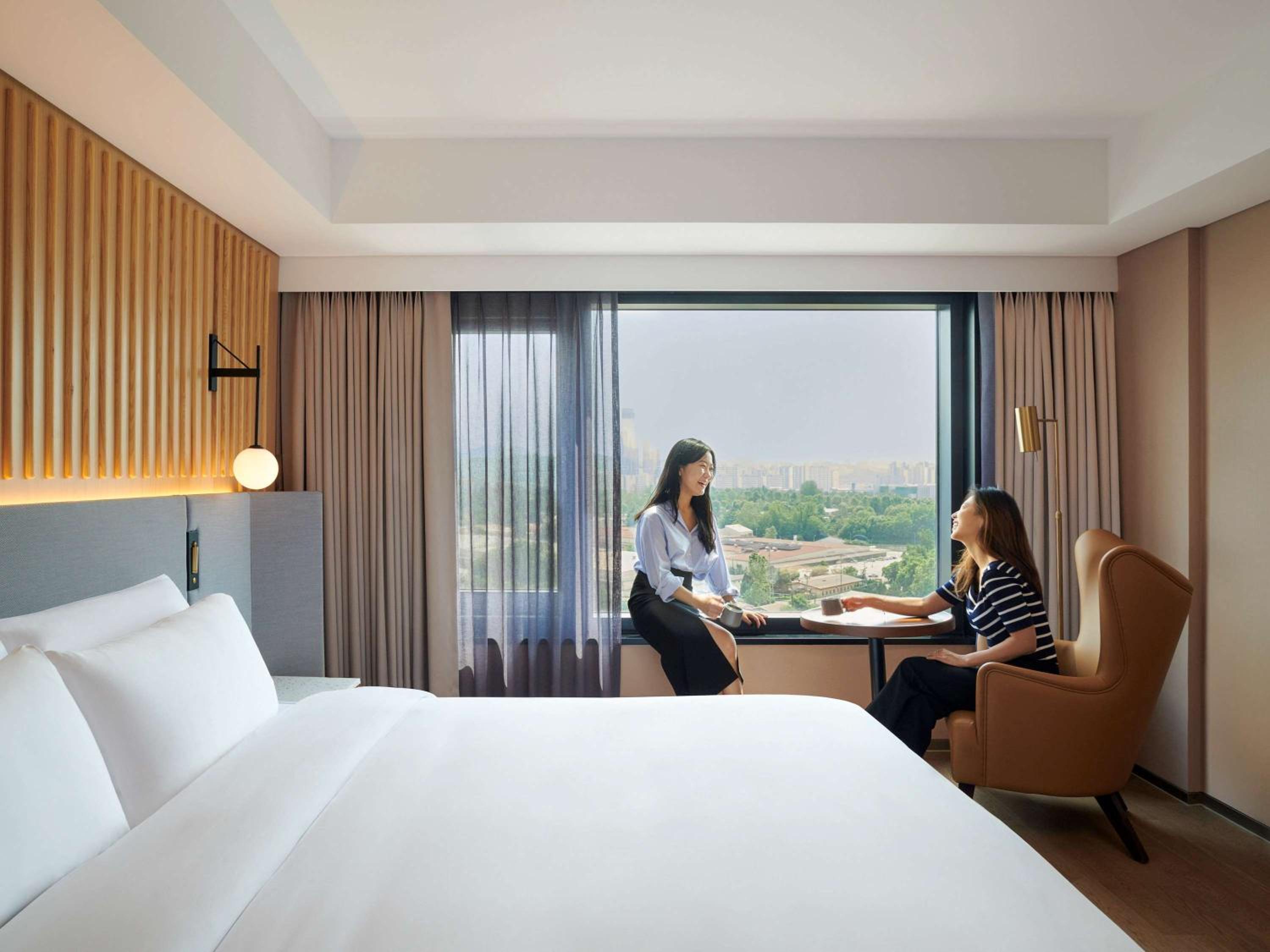 Signature King Room with City View  - Photo 2
