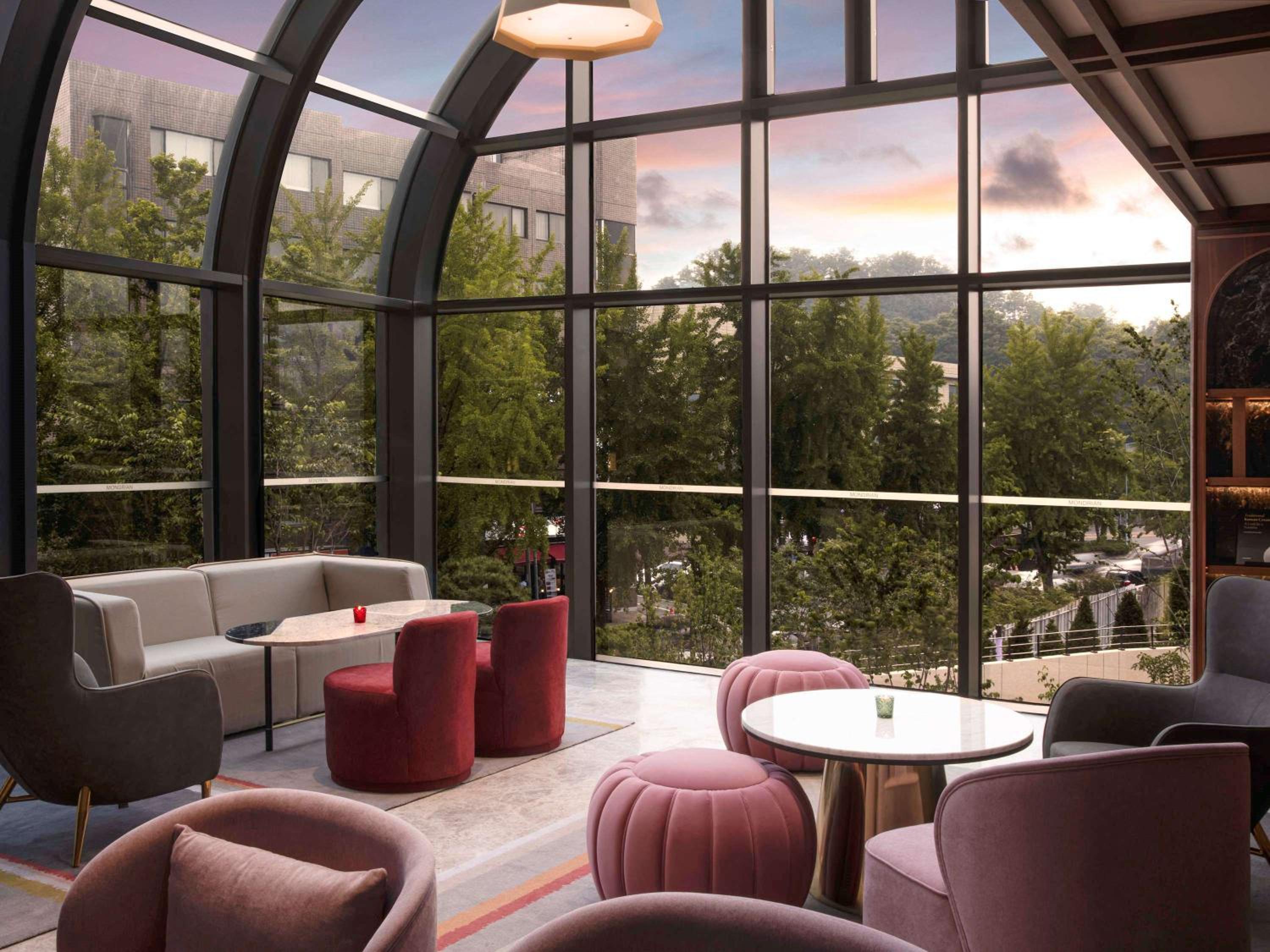 Signature King Room with City View  - Photo 4
