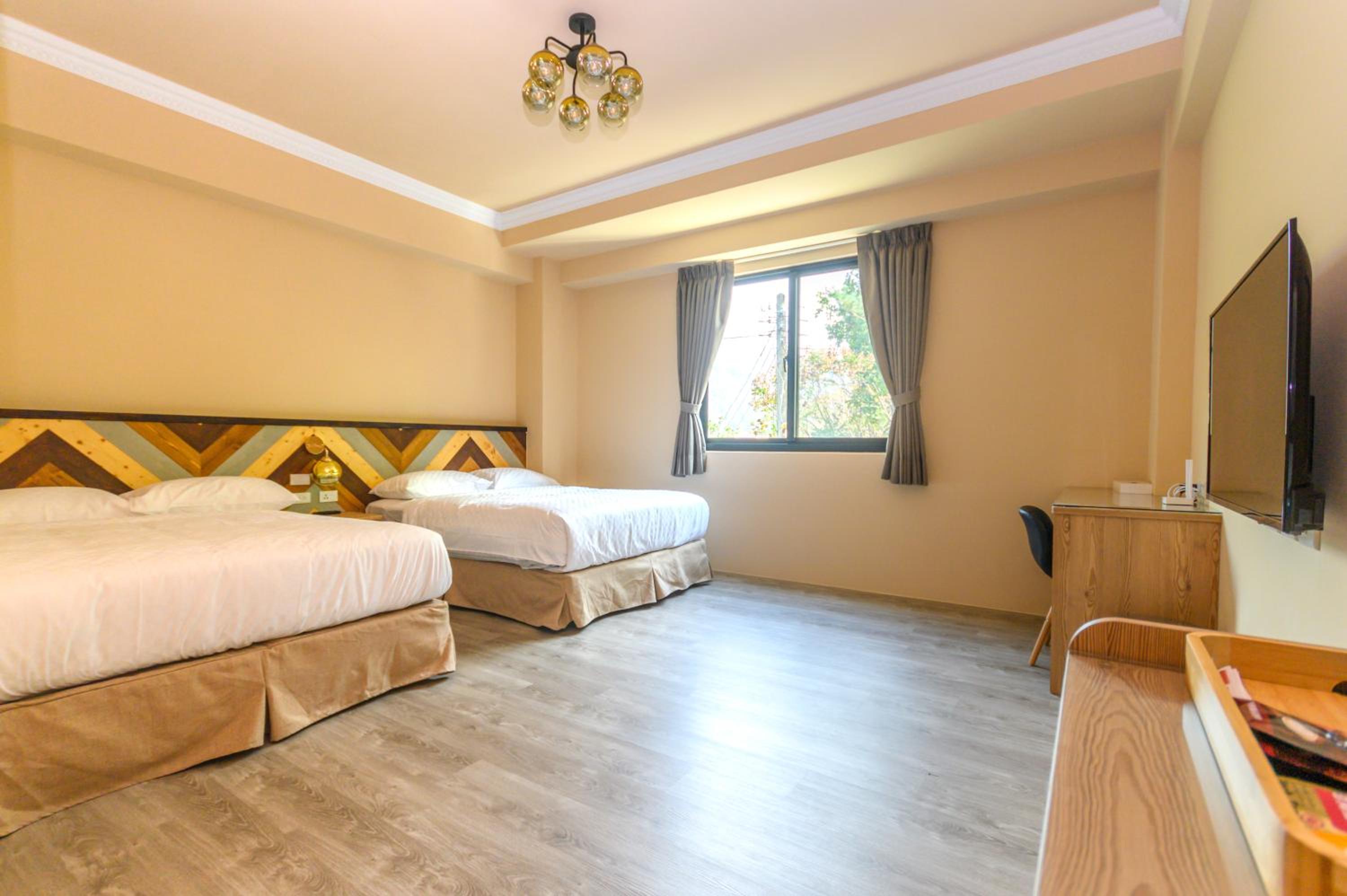 Quadruple Room with Shower - Photo 12