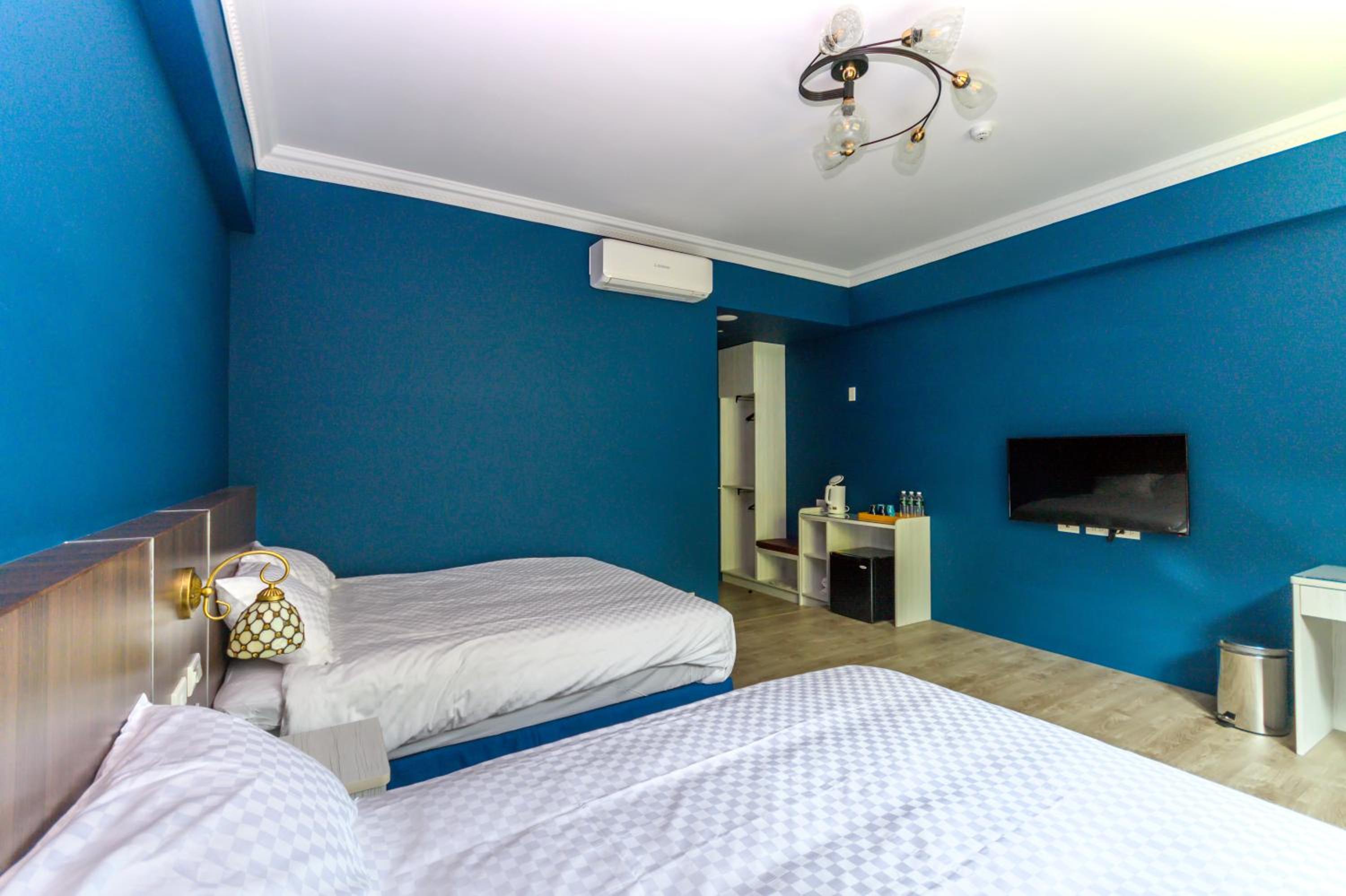 Quadruple Room with Shower - Photo 7