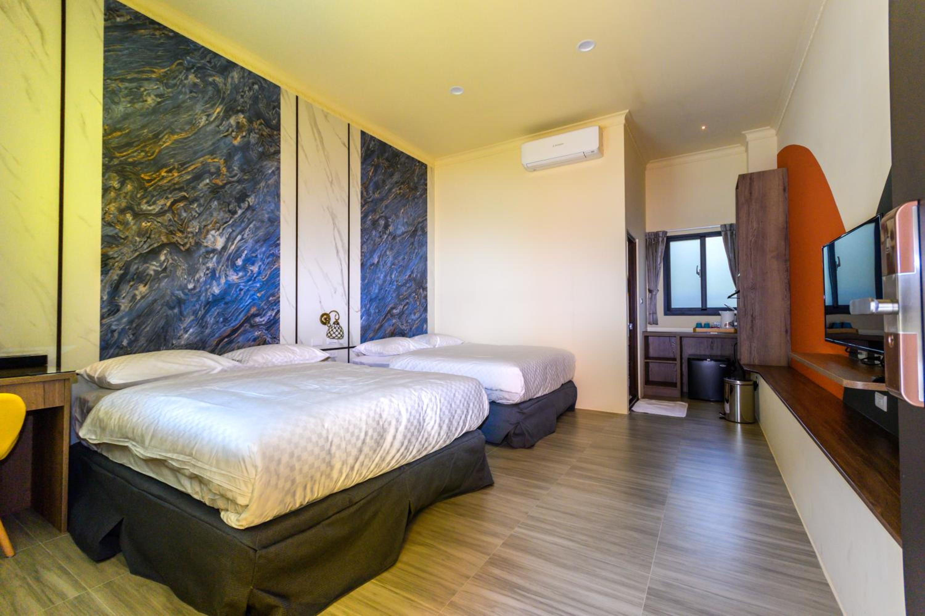 Quadruple Room with Shower - Photo 8