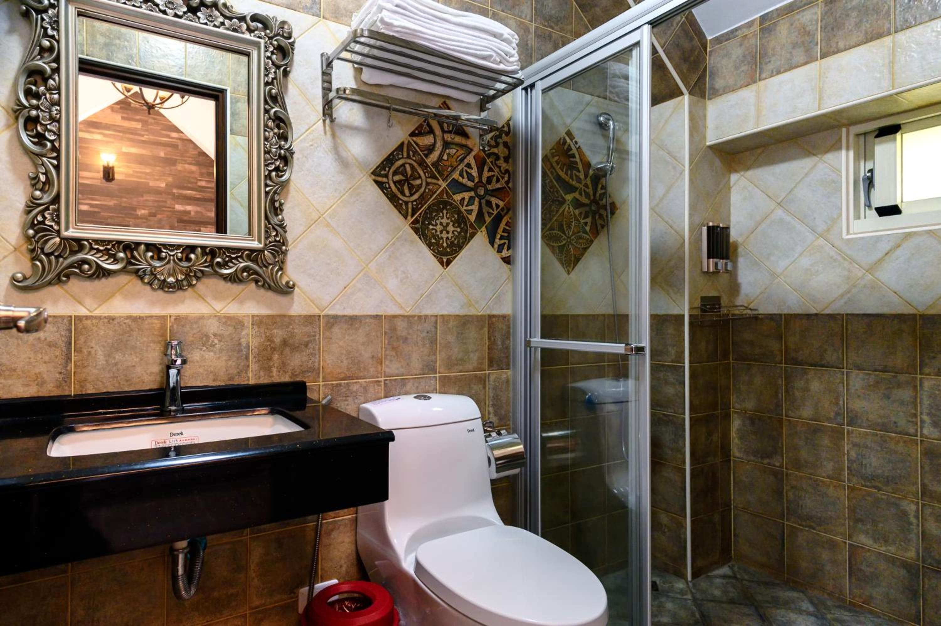 Quadruple Room with Shower - Photo 4