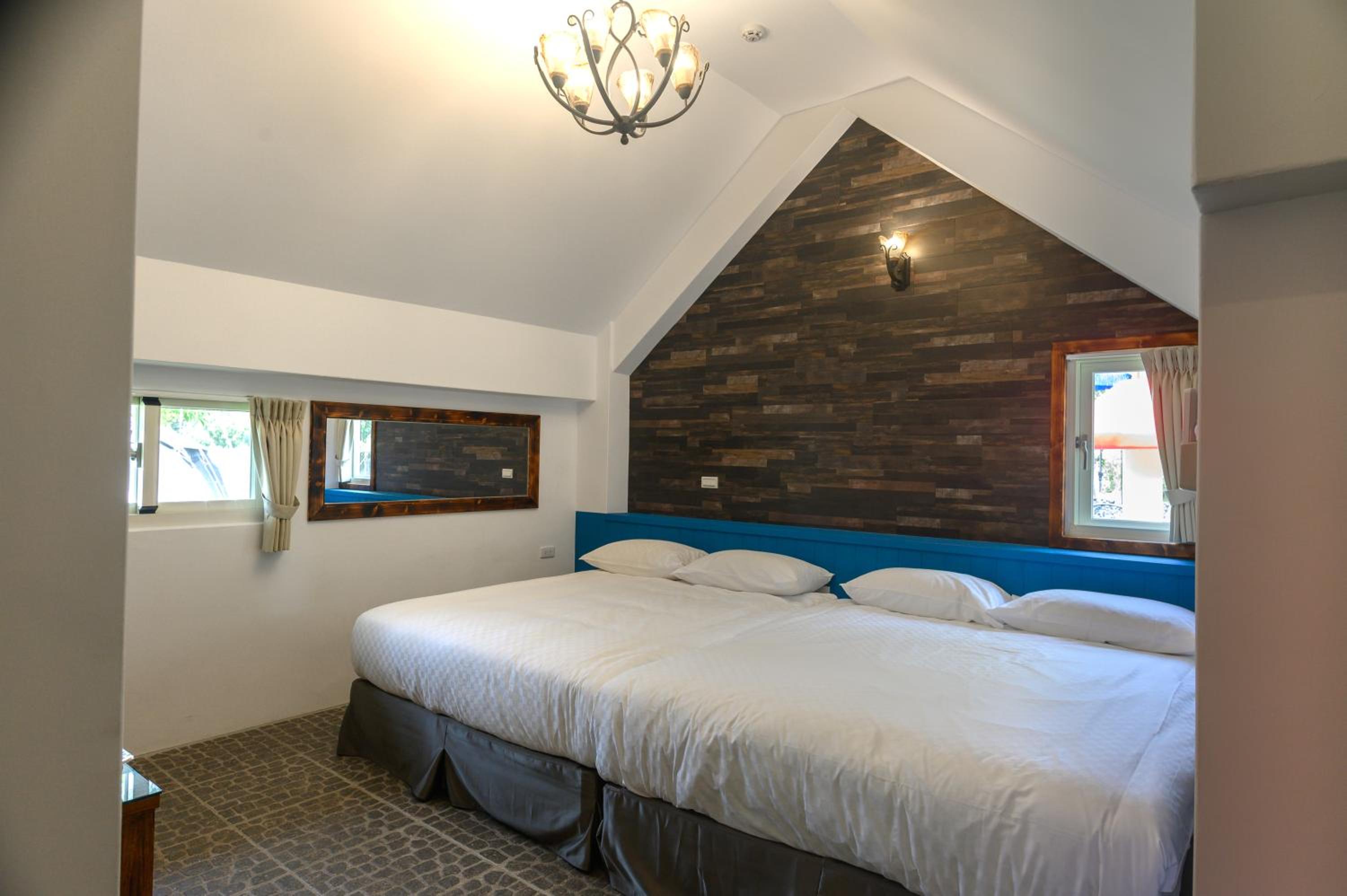 Quadruple Room with Shower - Photo 5