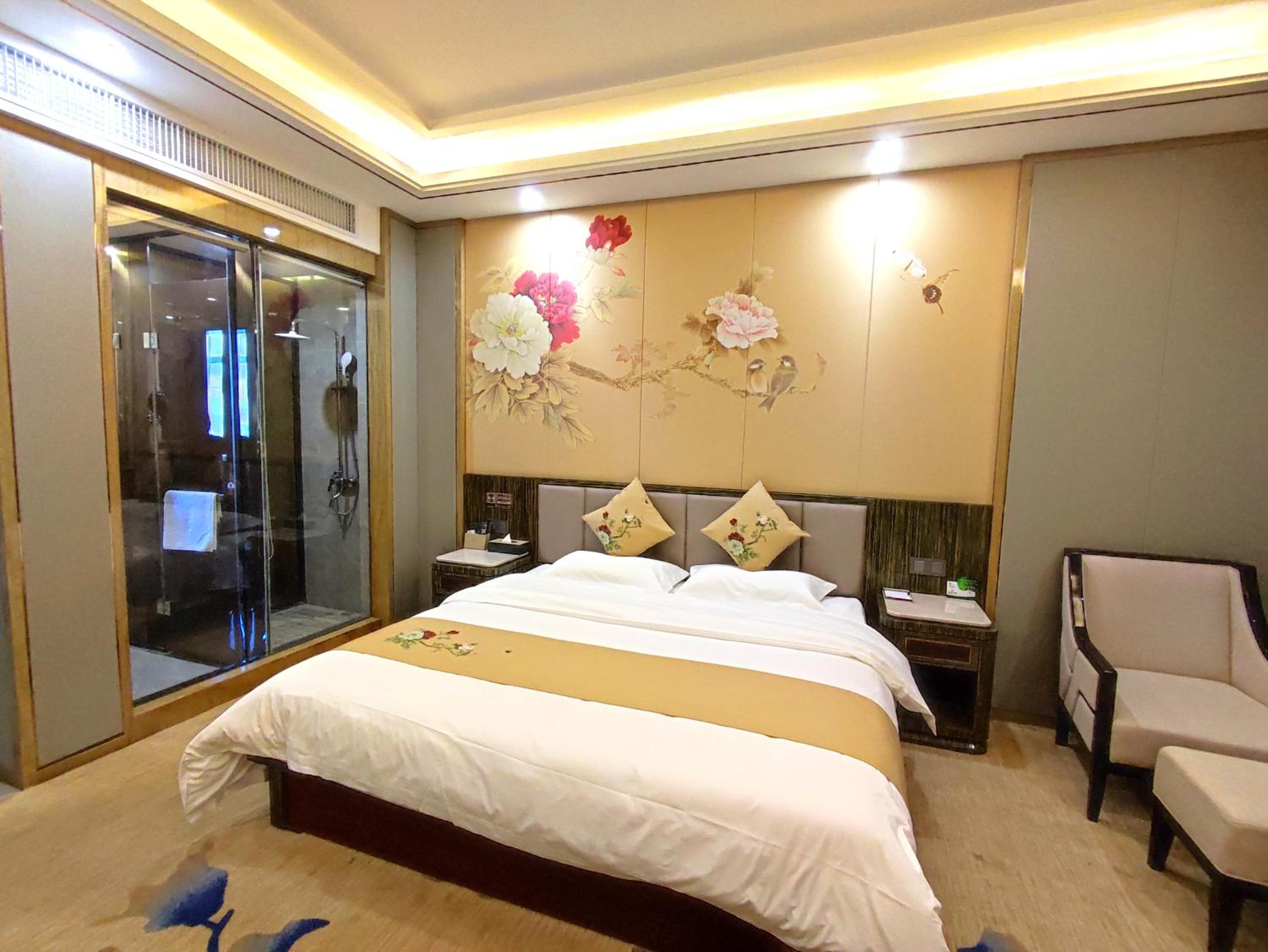 Deluxe Queen Room