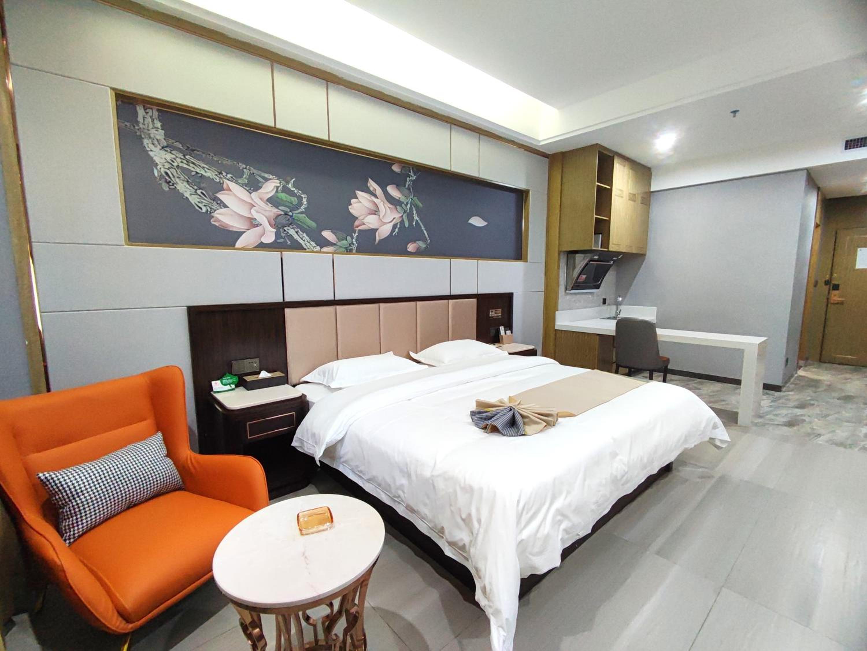Business Queen Room