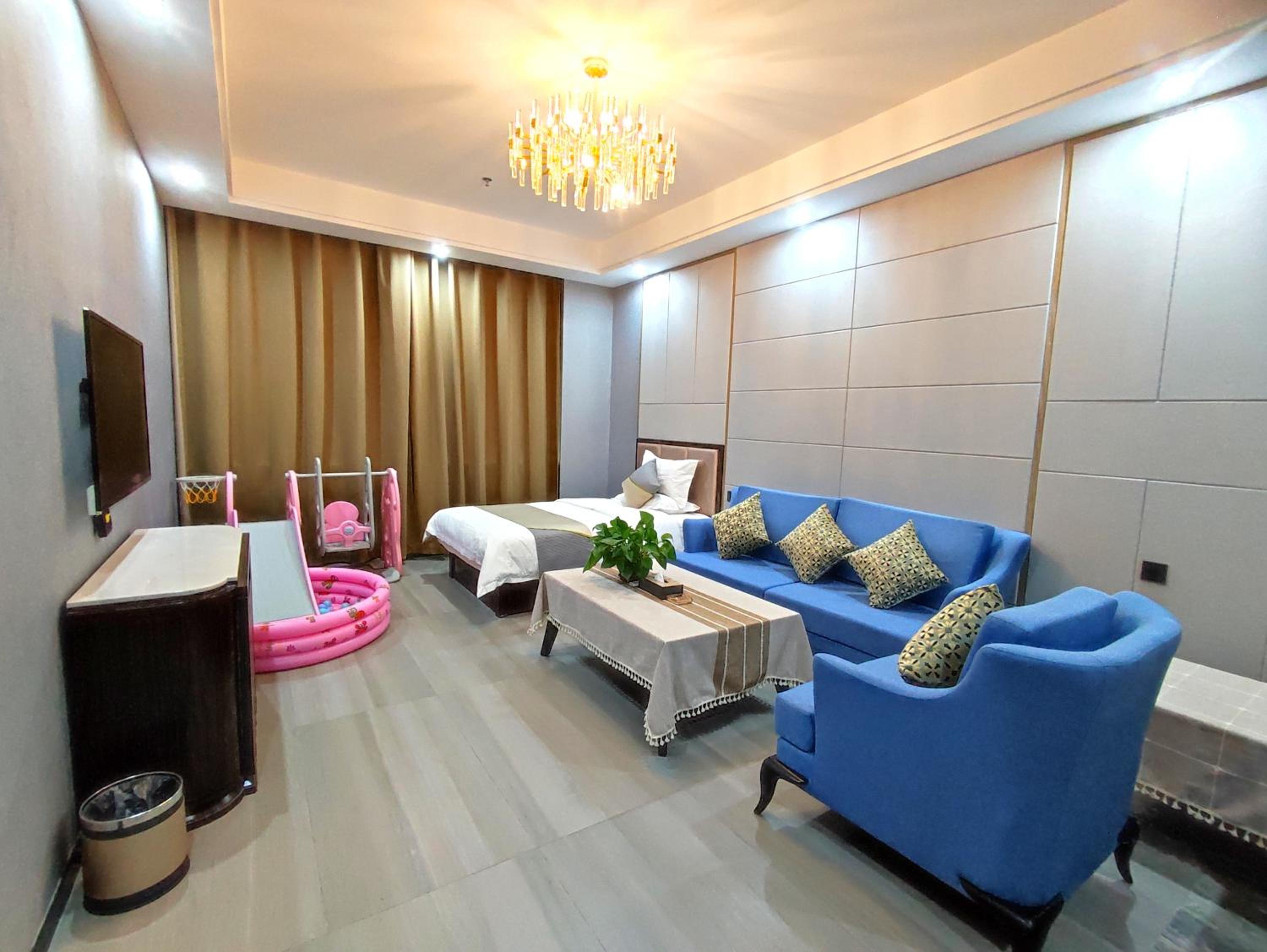 Deluxe Family Suite