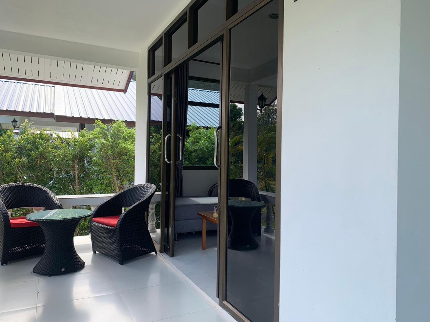 One-Bedroom House - Photo 2