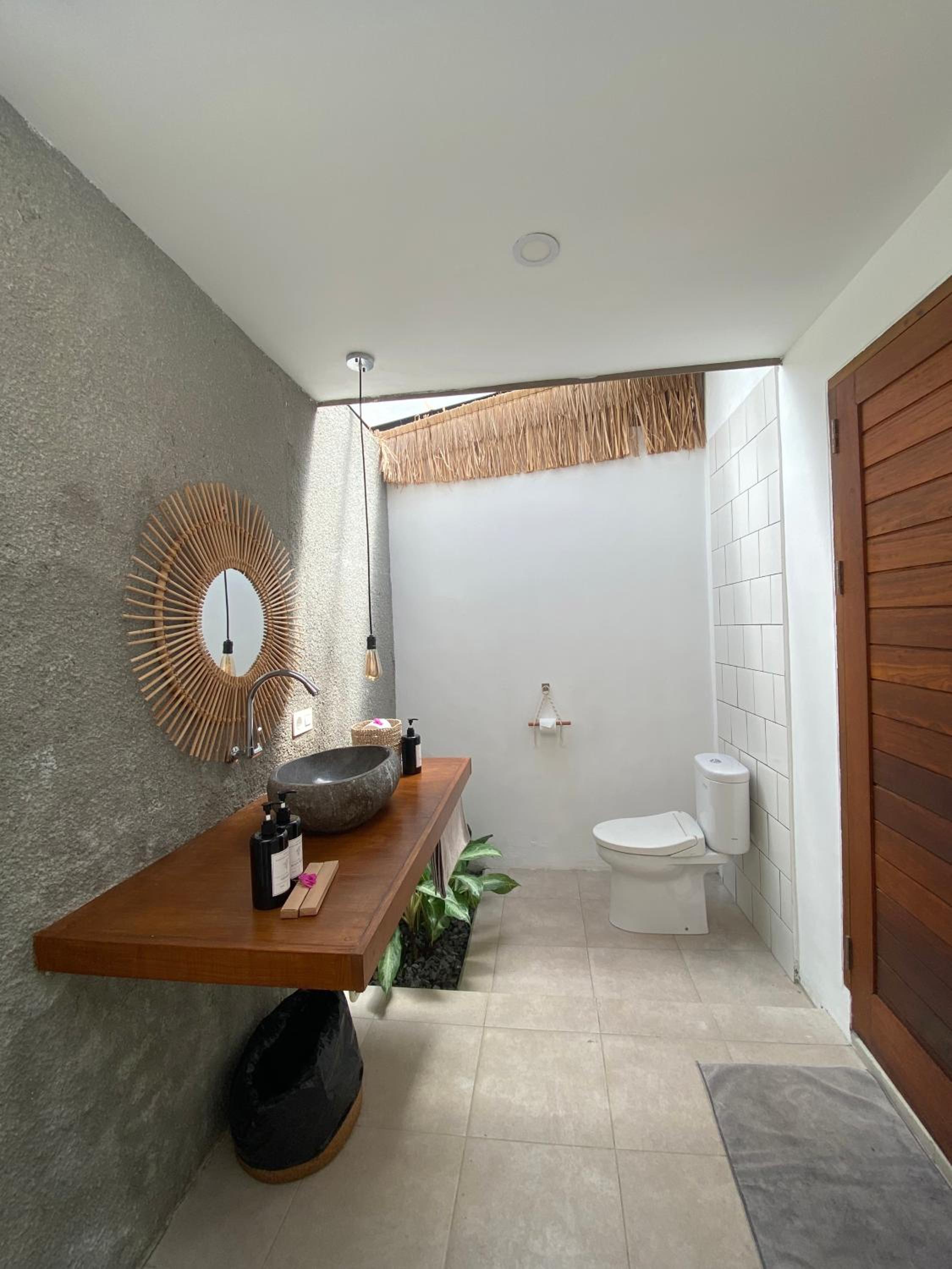 Double Room with Pool View - Photo 12