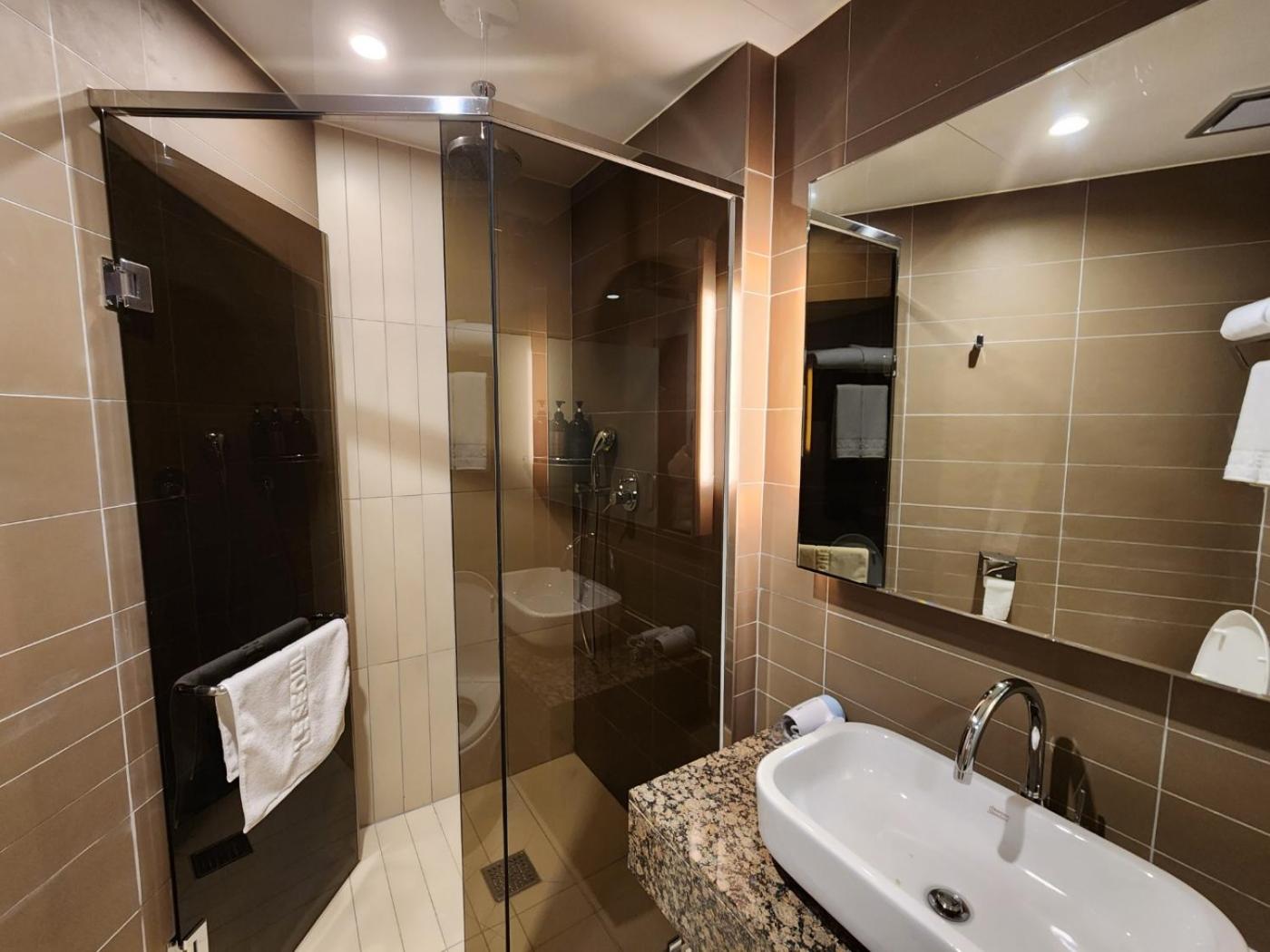Double Room with Private Bathroom - Photo 2