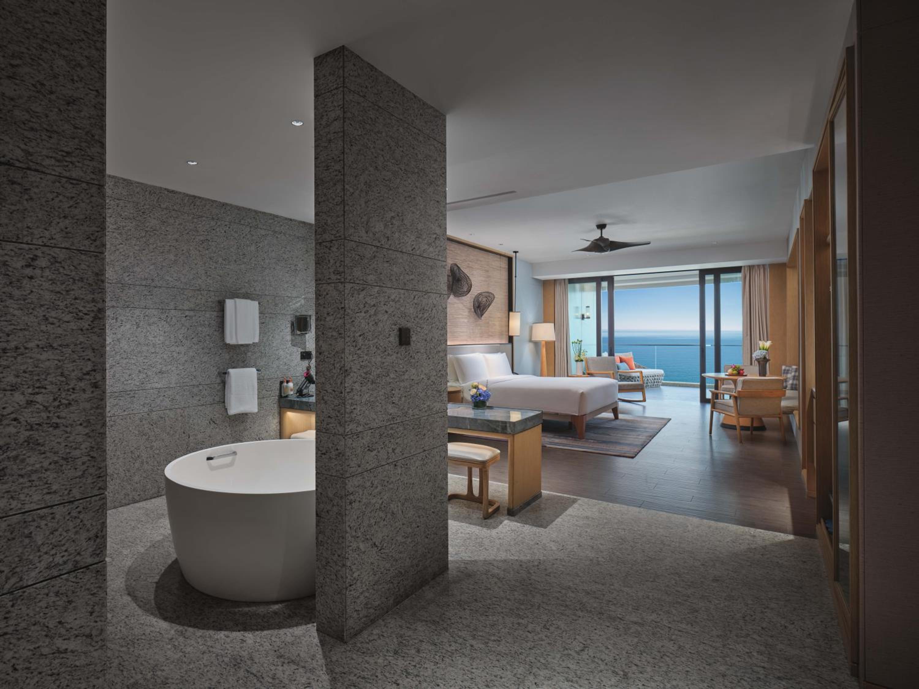 Oceanfront Standard King Room - Lounge Access