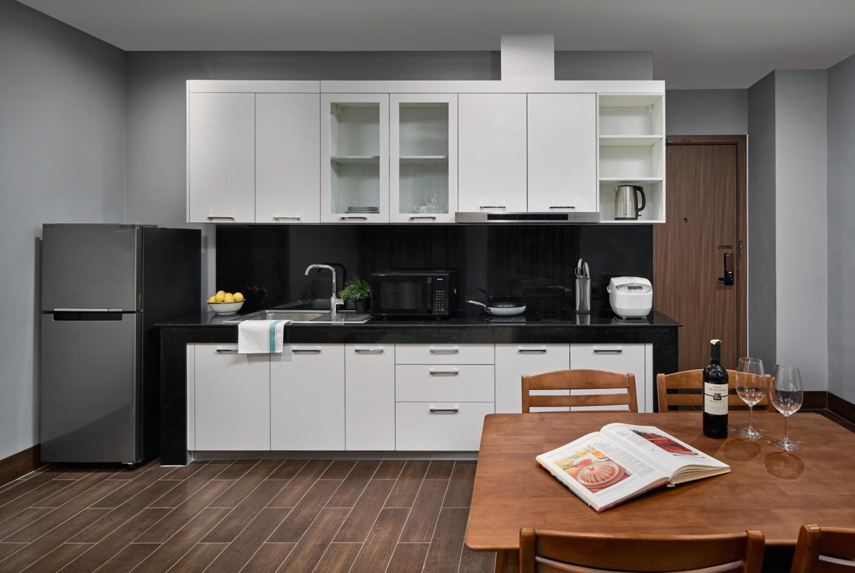 Landmark Two-Bedrooms - Photo 3