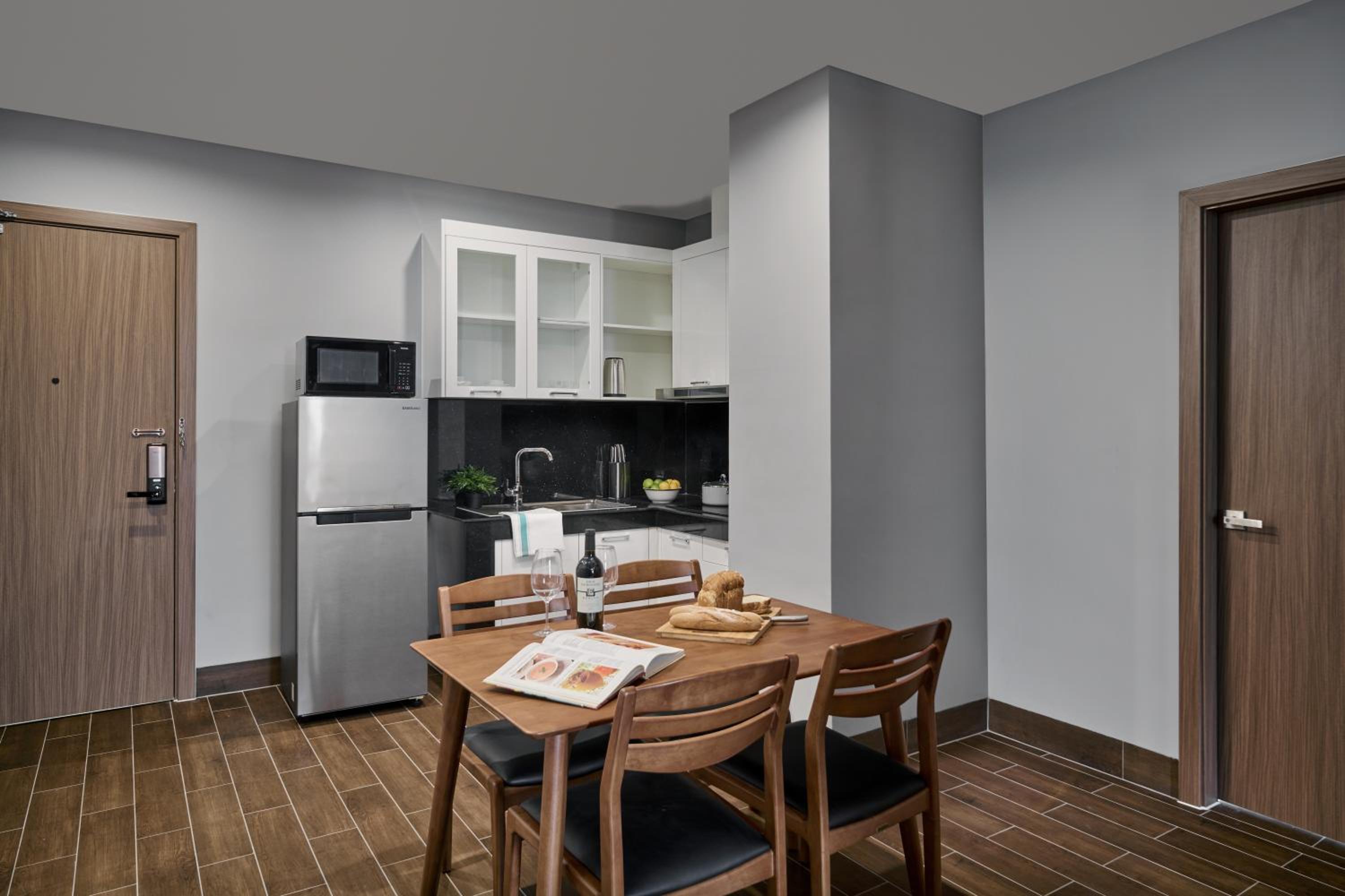 Premier One-Bedroom - Photo 3