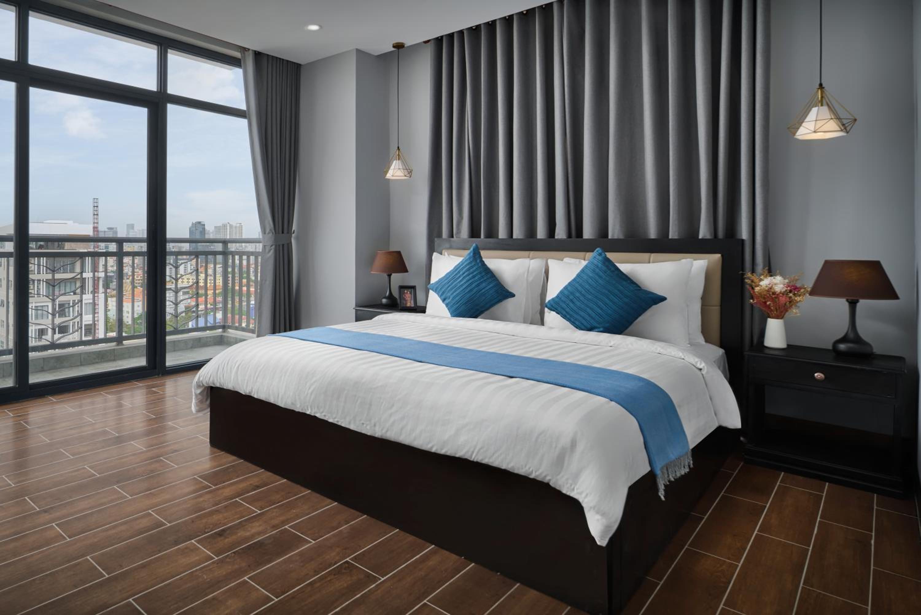 Premier One-Bedroom - Photo 1